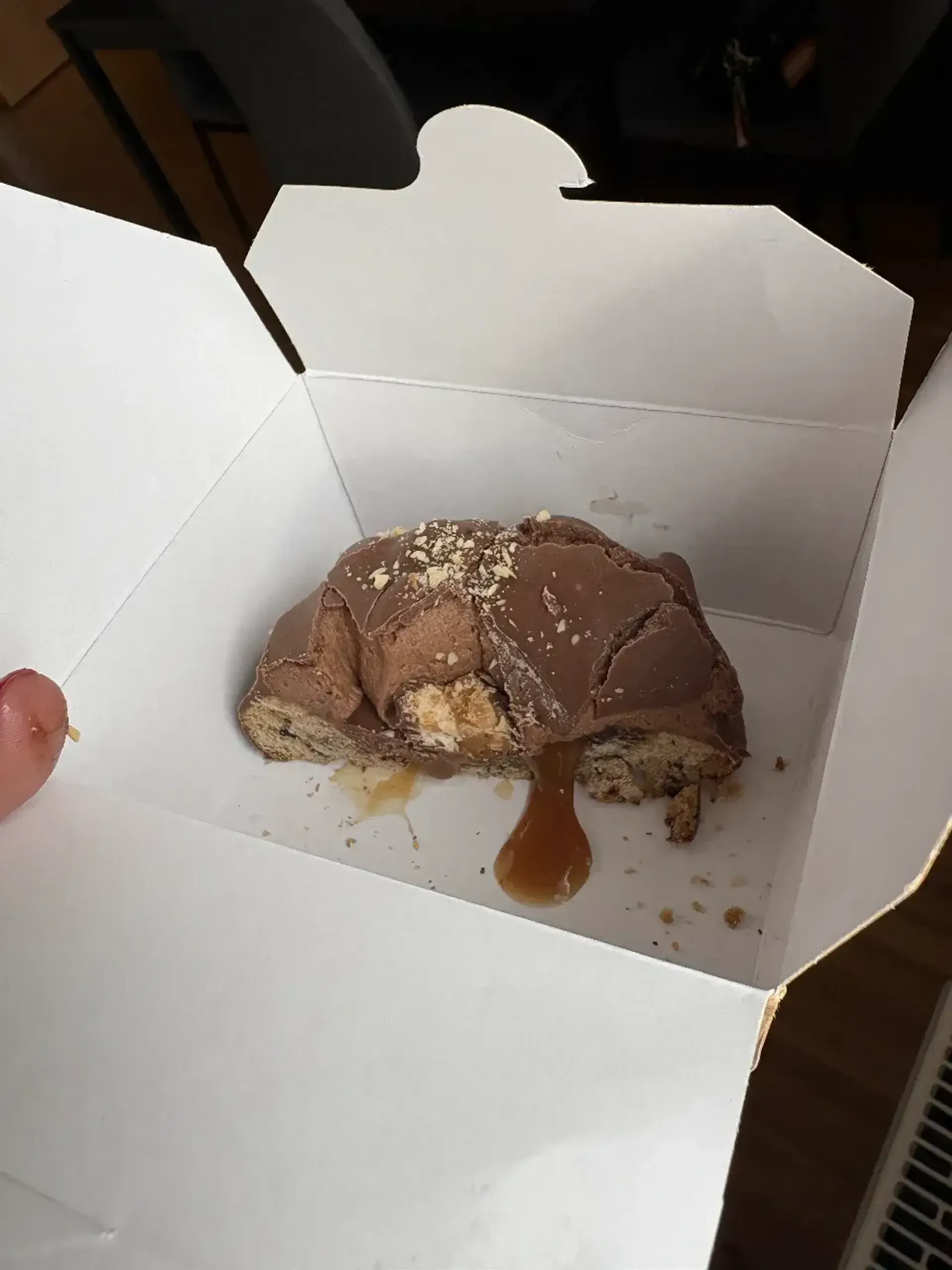 aaaajkkk tu. sugar bomba. karamelė viduj, riešutukai ir tas mousse koks gerulis.