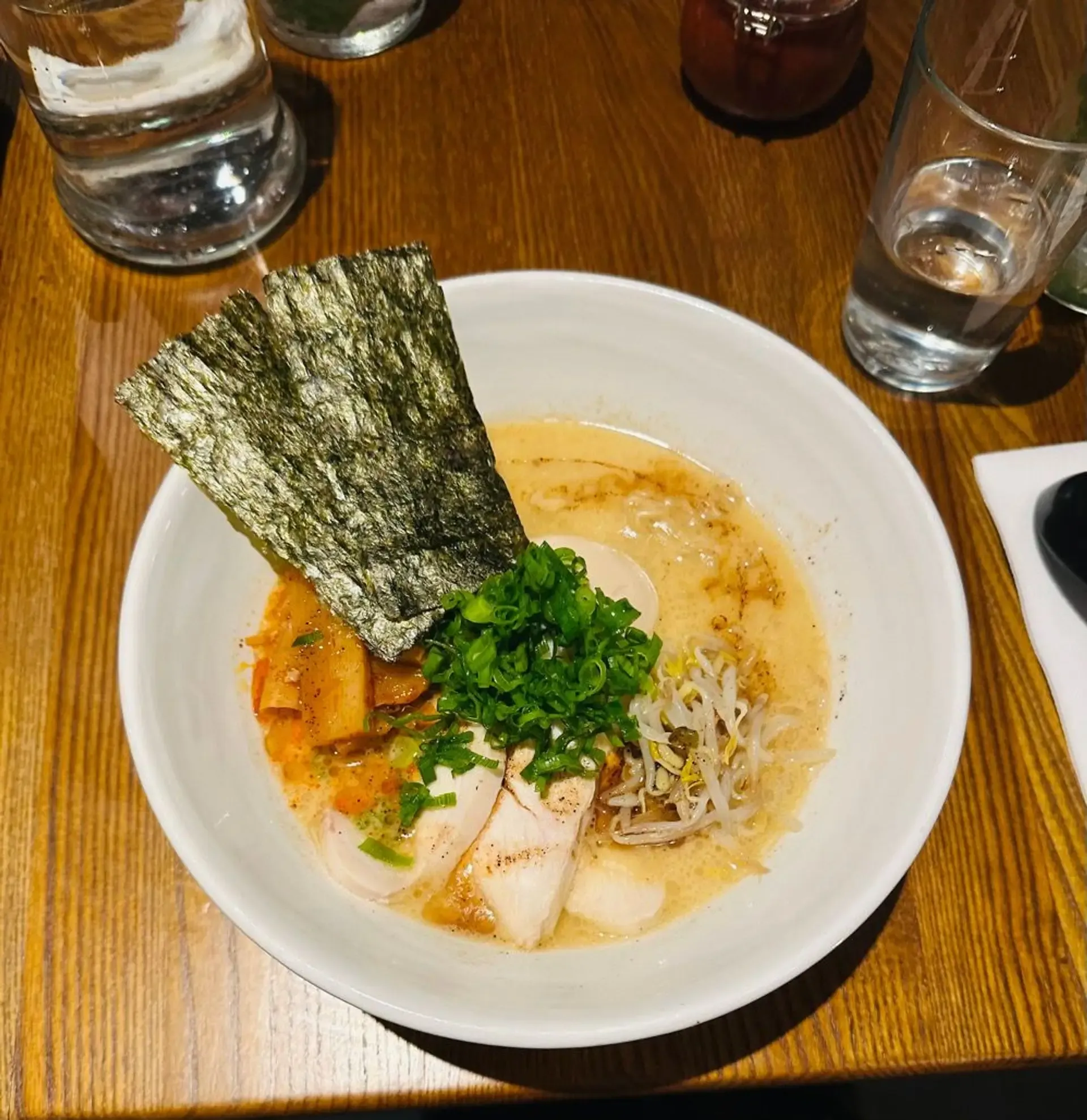 Sakot vėl ji ramen valgo? Taip vėl ramen tik šį kartelį kitoks. Tirštas ir sodru