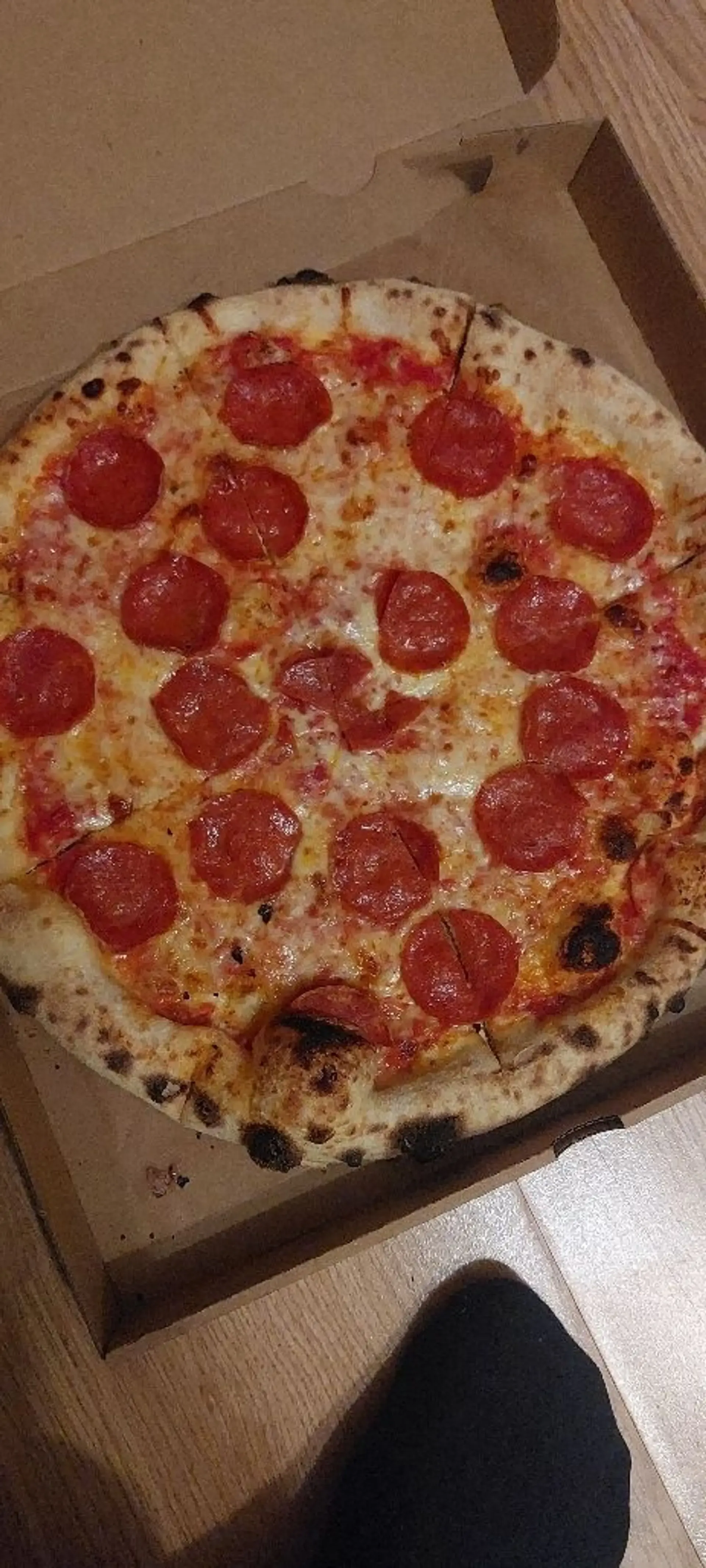 Švelnus ir skanus padas ir pati dešra, primena pizza verde, galėtu gal tik biški