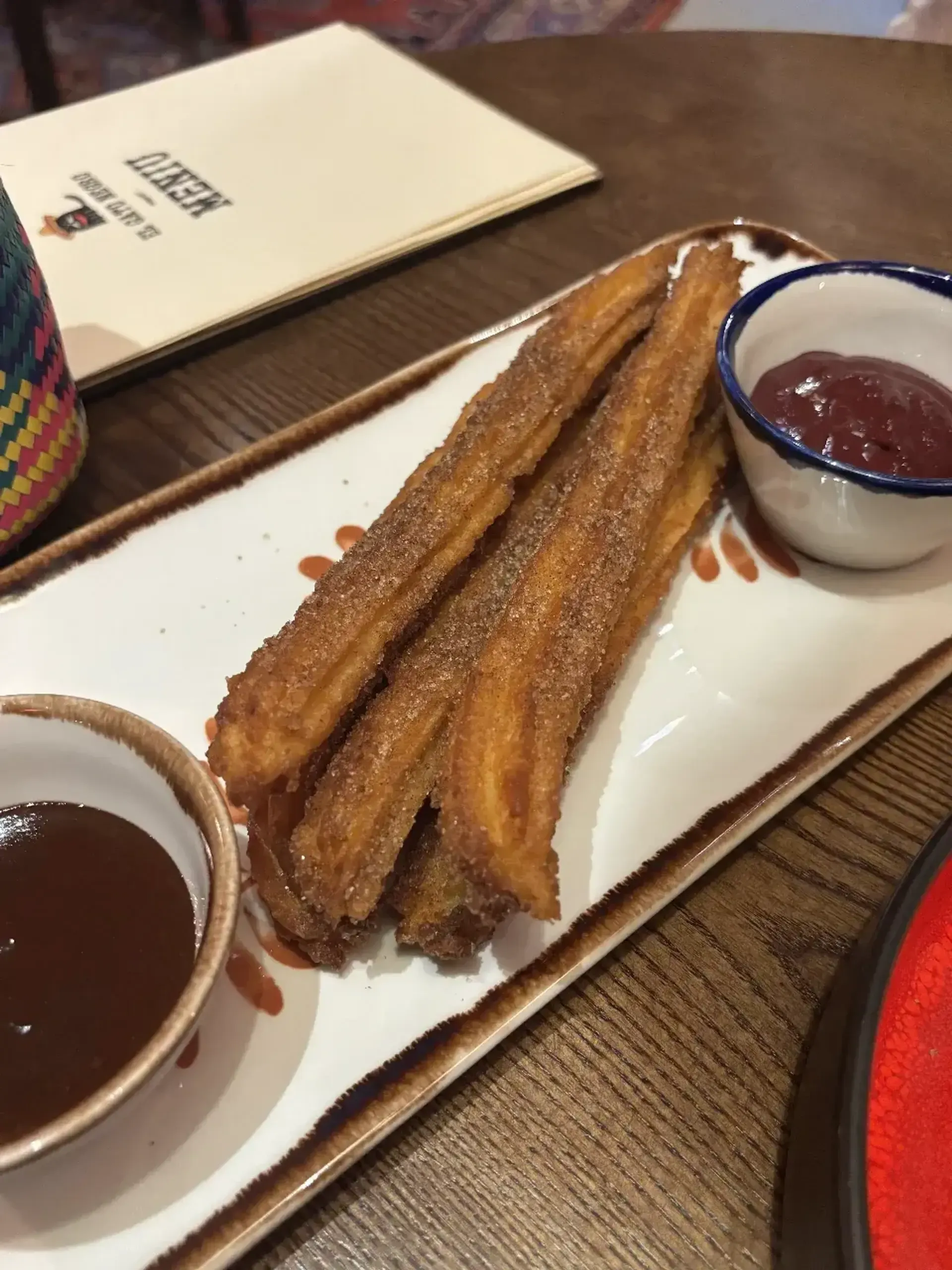 iš tikro labai skanūs churros. traškūs, šilti, mmmm… tik man kaip labai didelei