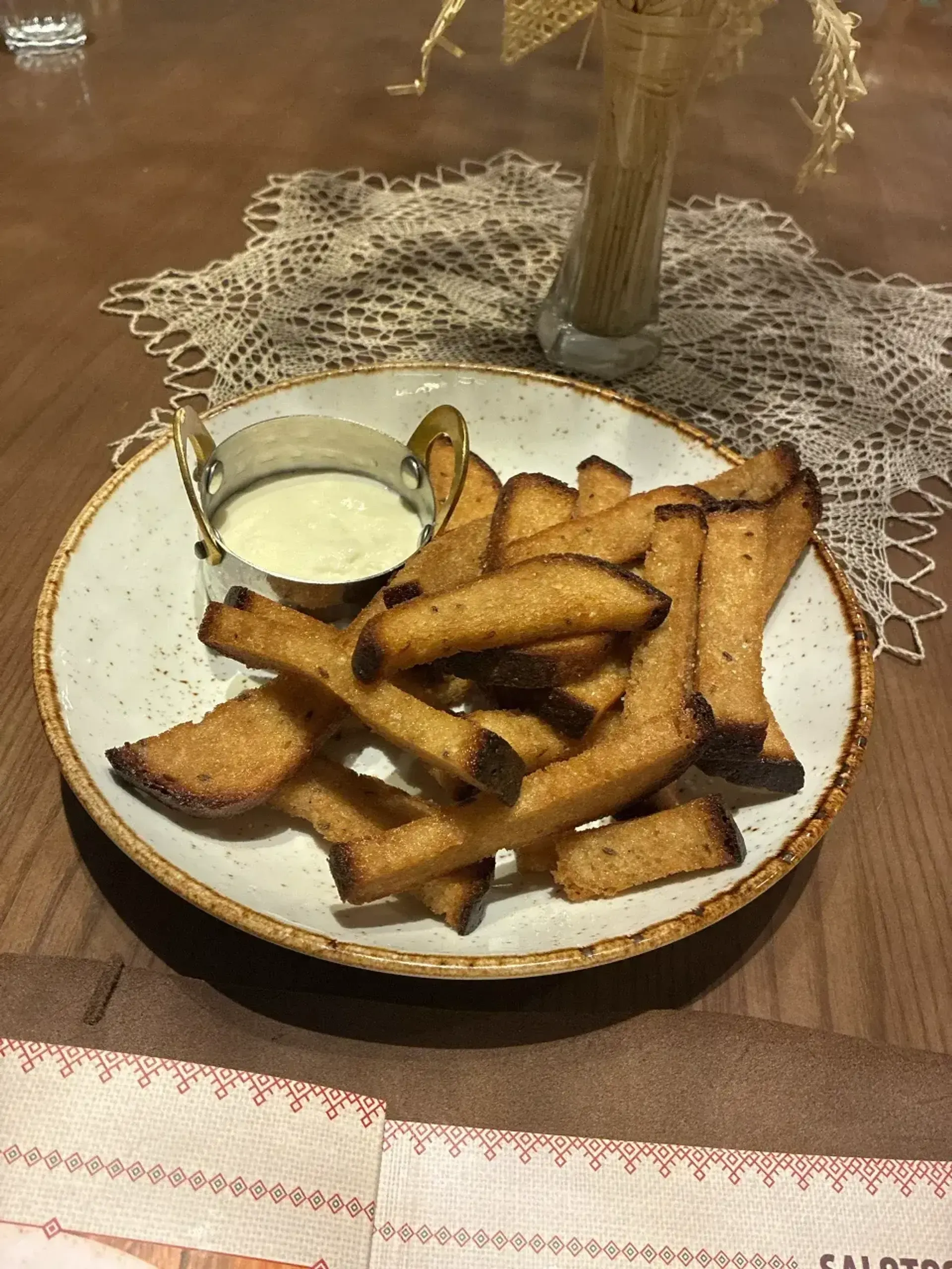 Classy duona - traški išorėj, minkšta viduj, padažas tradicinis sūrio-majonezo s