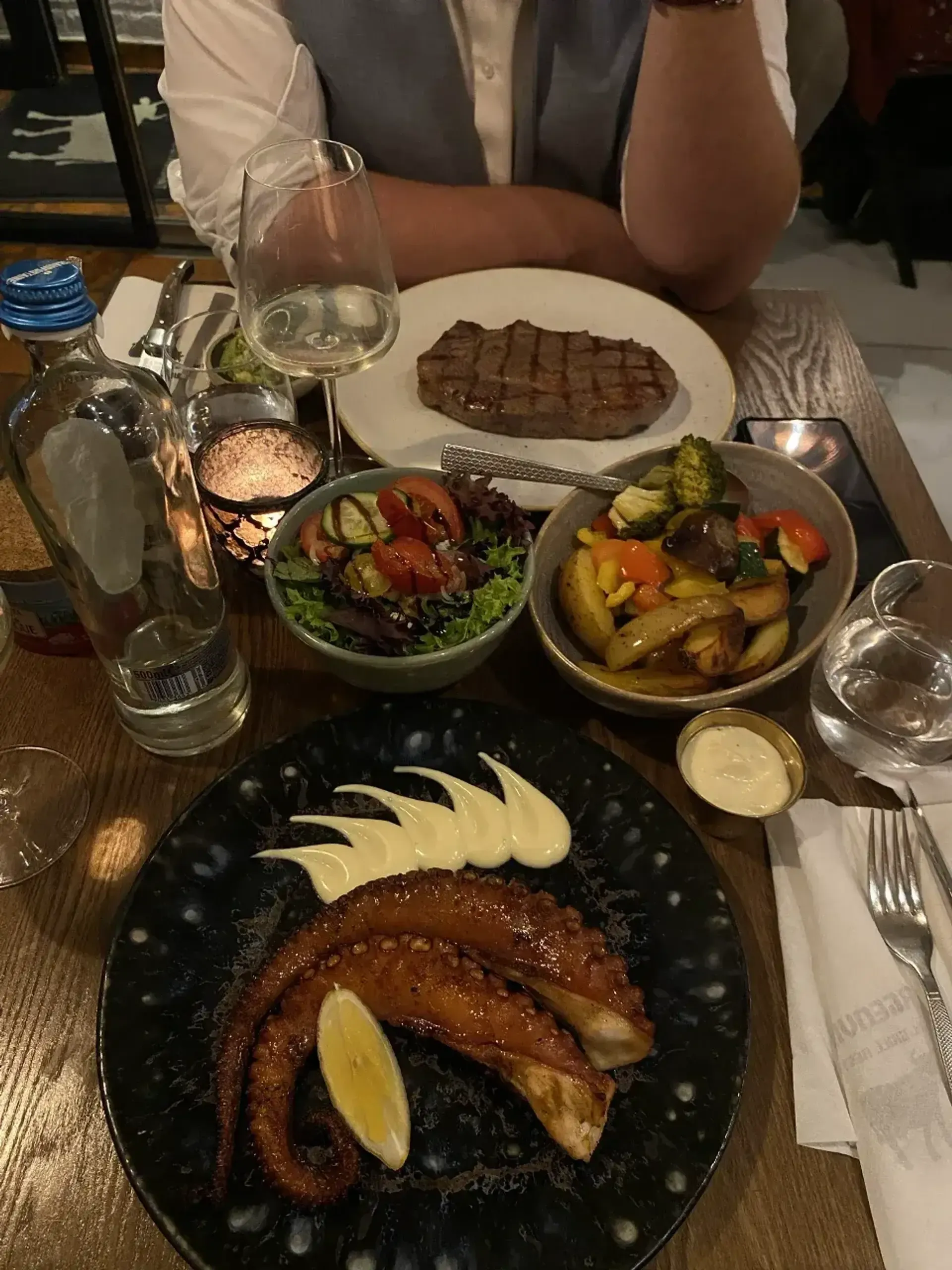 Pats restoranas, servisas ir visi kiti maistai labai patiko, bet šitas aštuonkoj