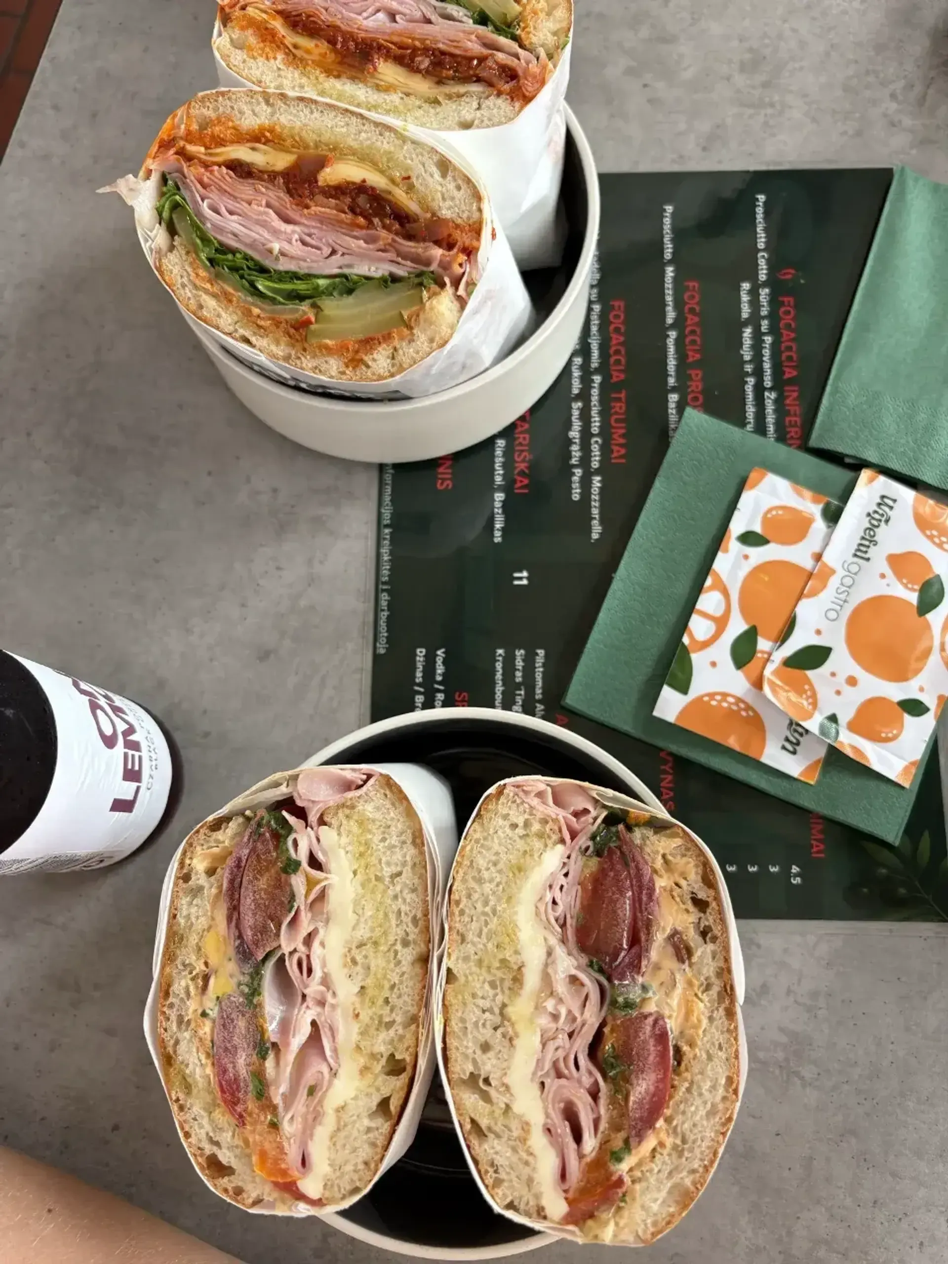 Jau senokai kur gerus sumuštinukus teko ragaut! Focaccia ne per riebi, gerai par