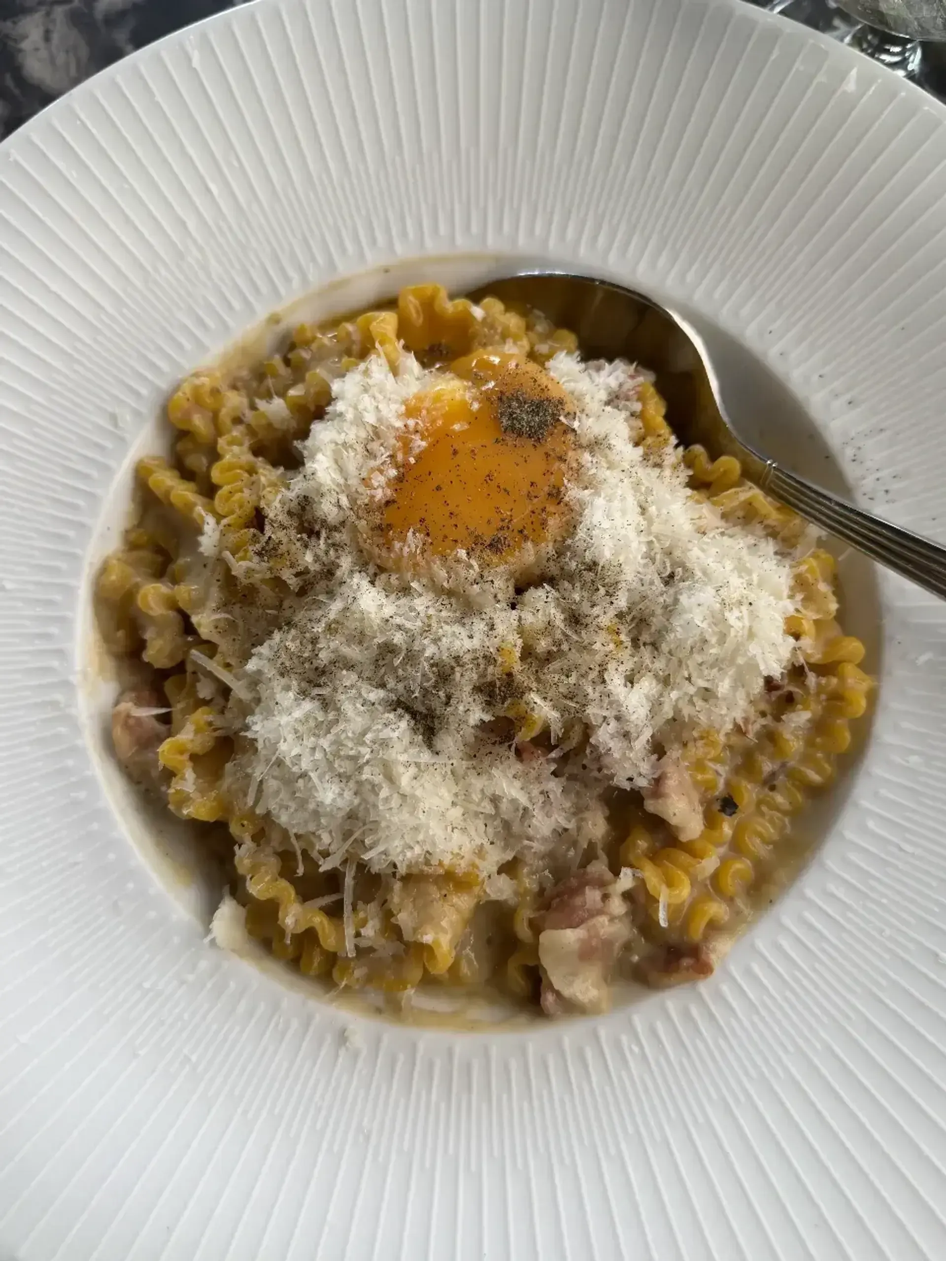 Šitie makarai yra nusikaltimas. Carbanara tik su spaghetti makaronais! Ir jus ma