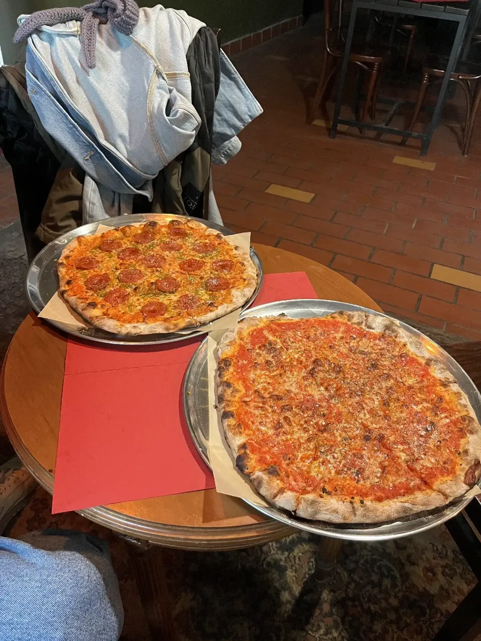 Pamatėm instagrame ketvirtadienio dealą 20€ už Margaritą ir pepperoni su pesto.