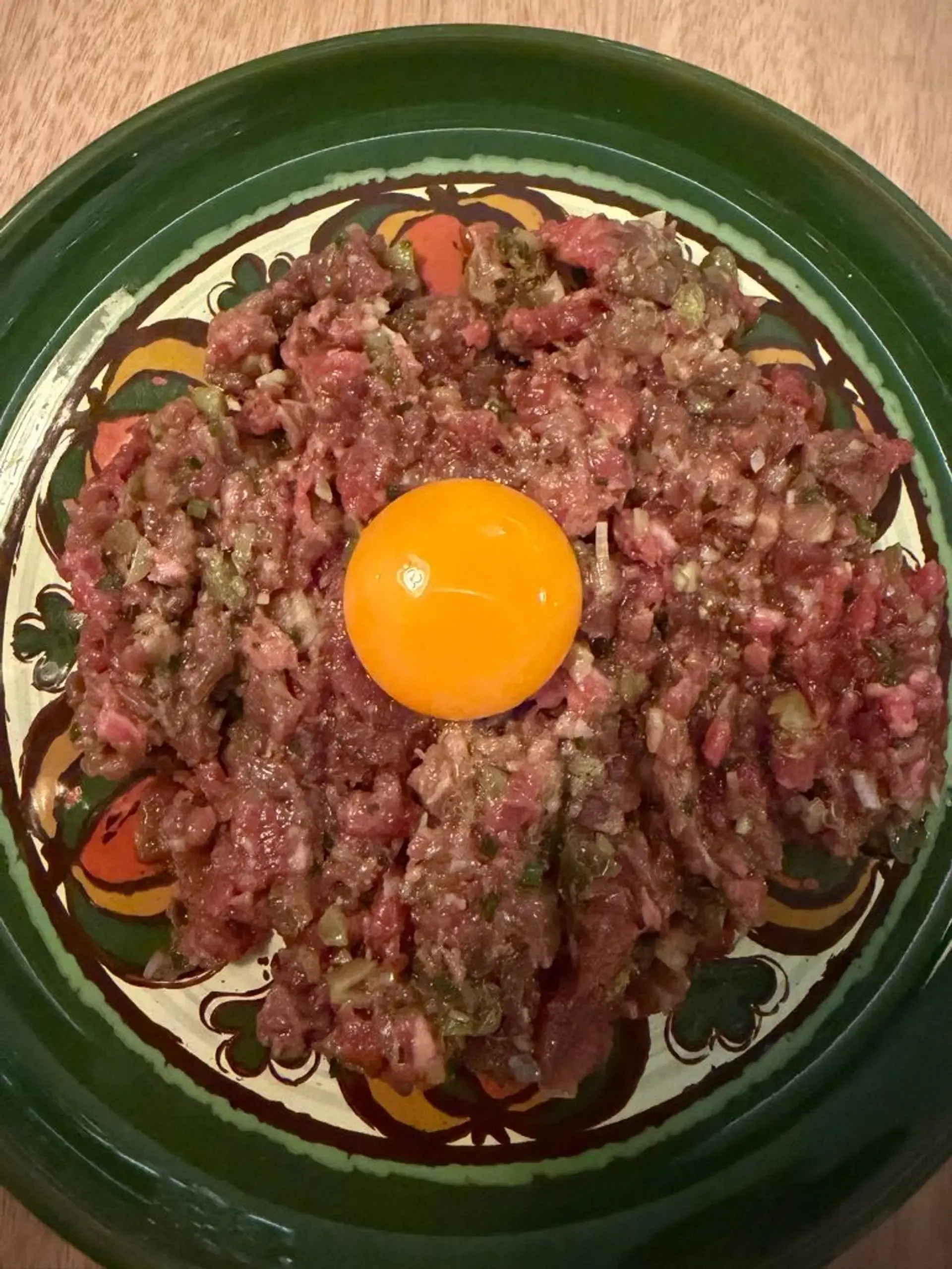 Dažnai dabar restoranai turi kažkokį akcentą gamindami tartarą. Čia šiek tiek pr