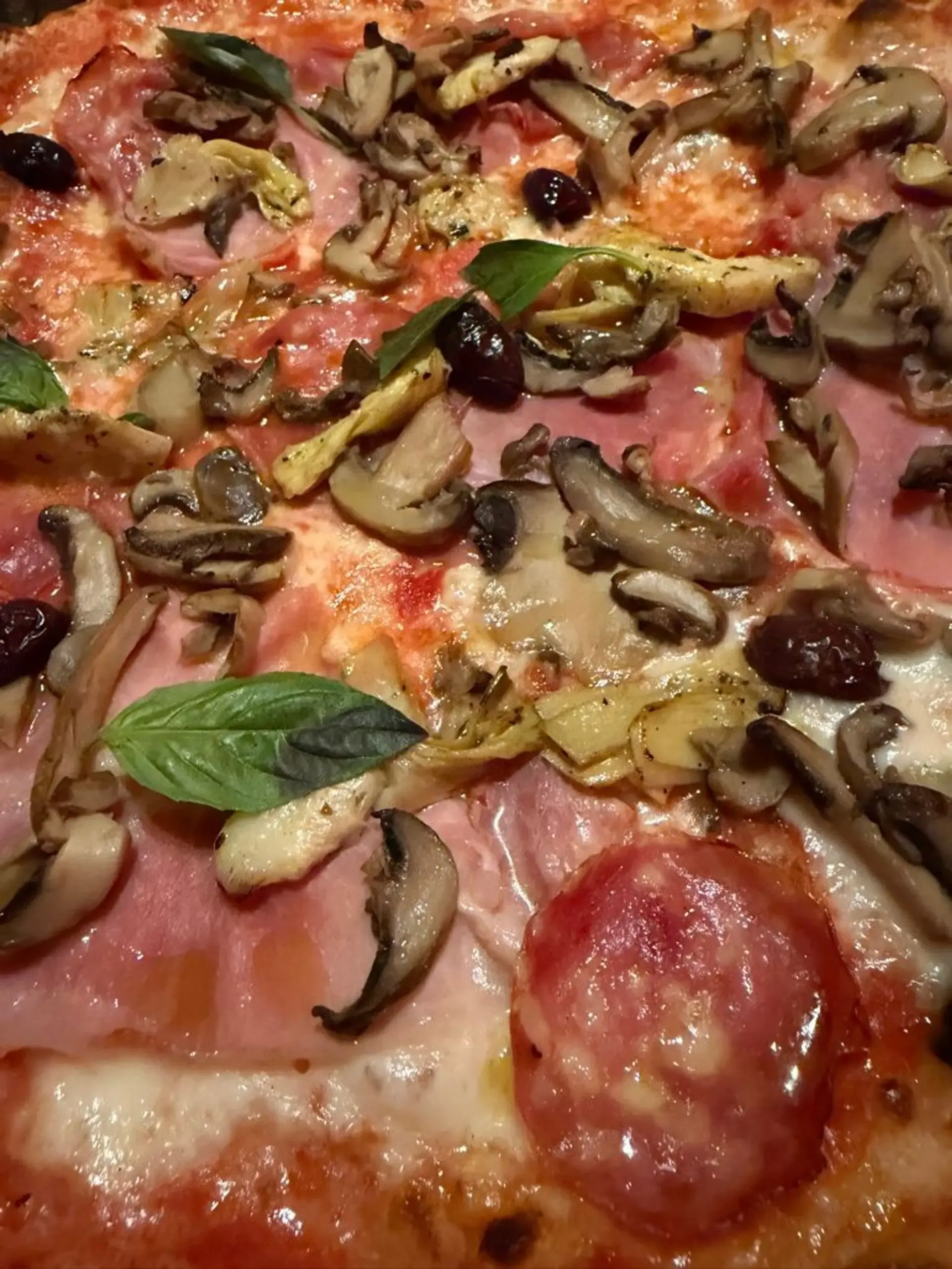 Plonesnio pado pica. Ingredientai skanūs ir jų nepagailėta. Iškepta gerai, viena