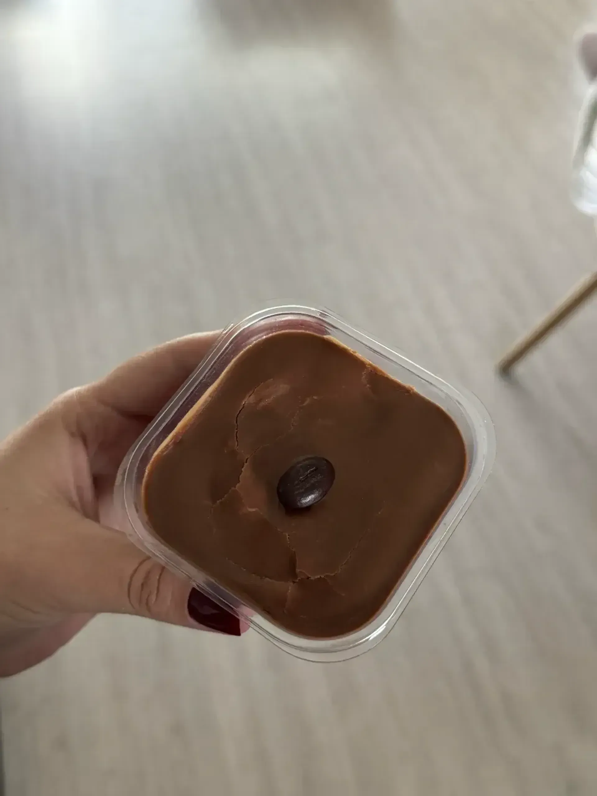 Žiauriai geras tiramisu! Tas šokoladas viršuj geriausia deserto dalys. Labai jau