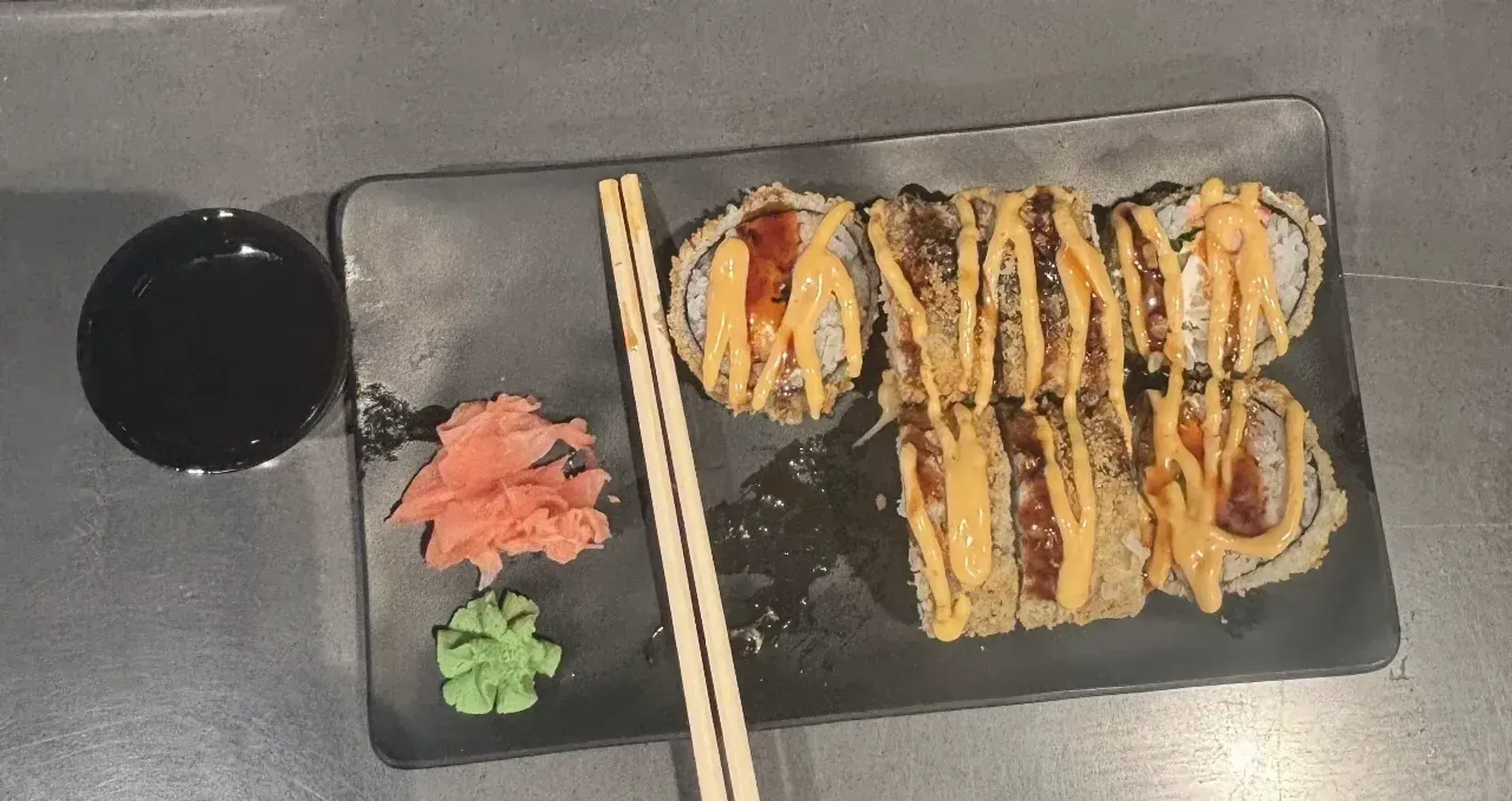 Pristatau jums skaniausius ir objektyviai geriausius sushi express sushius. Pras