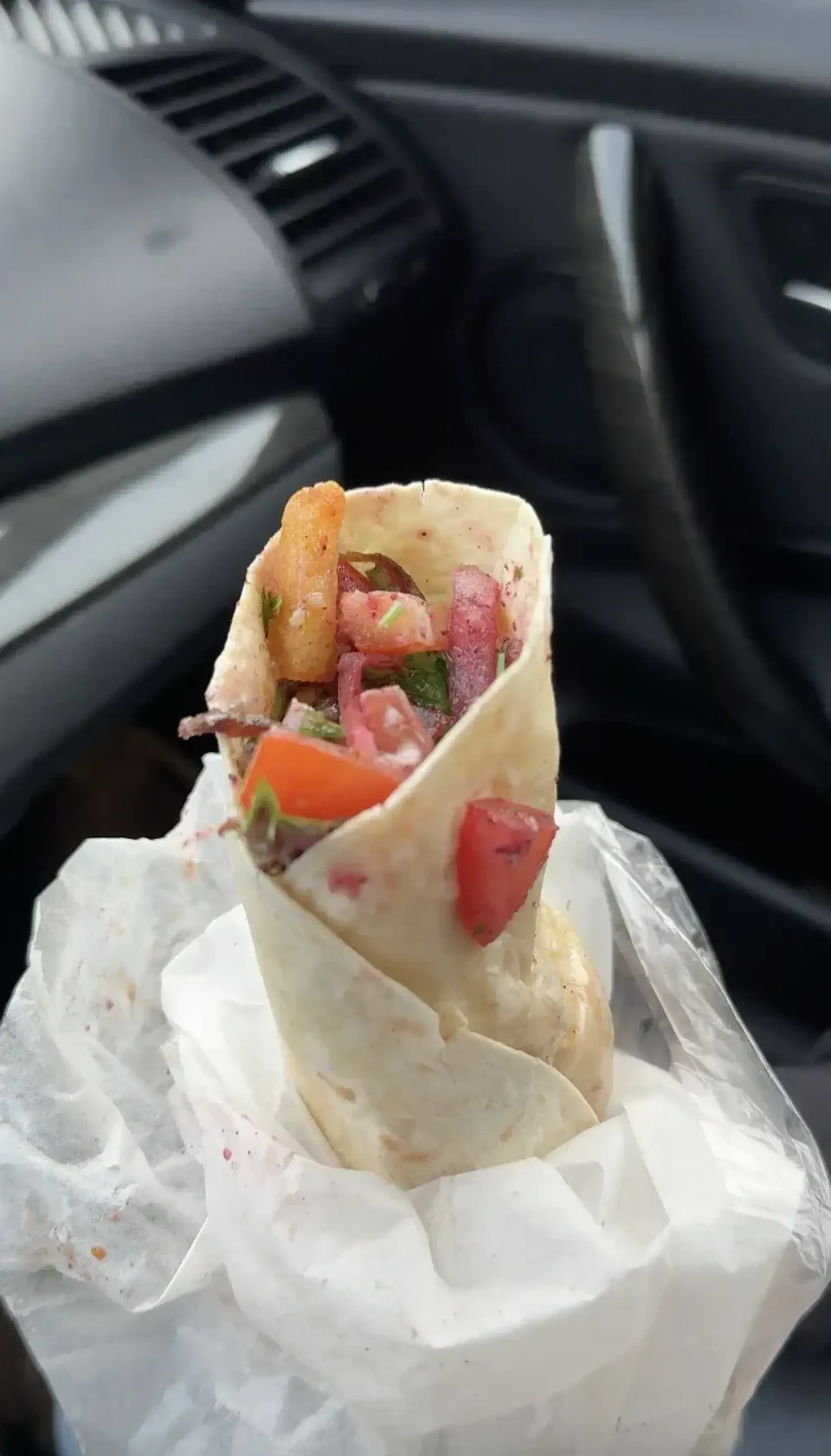 Atsibeldėm dėl šio kebabo į kitą miesto galą. Teko palaukti apie 20 min kol jį s