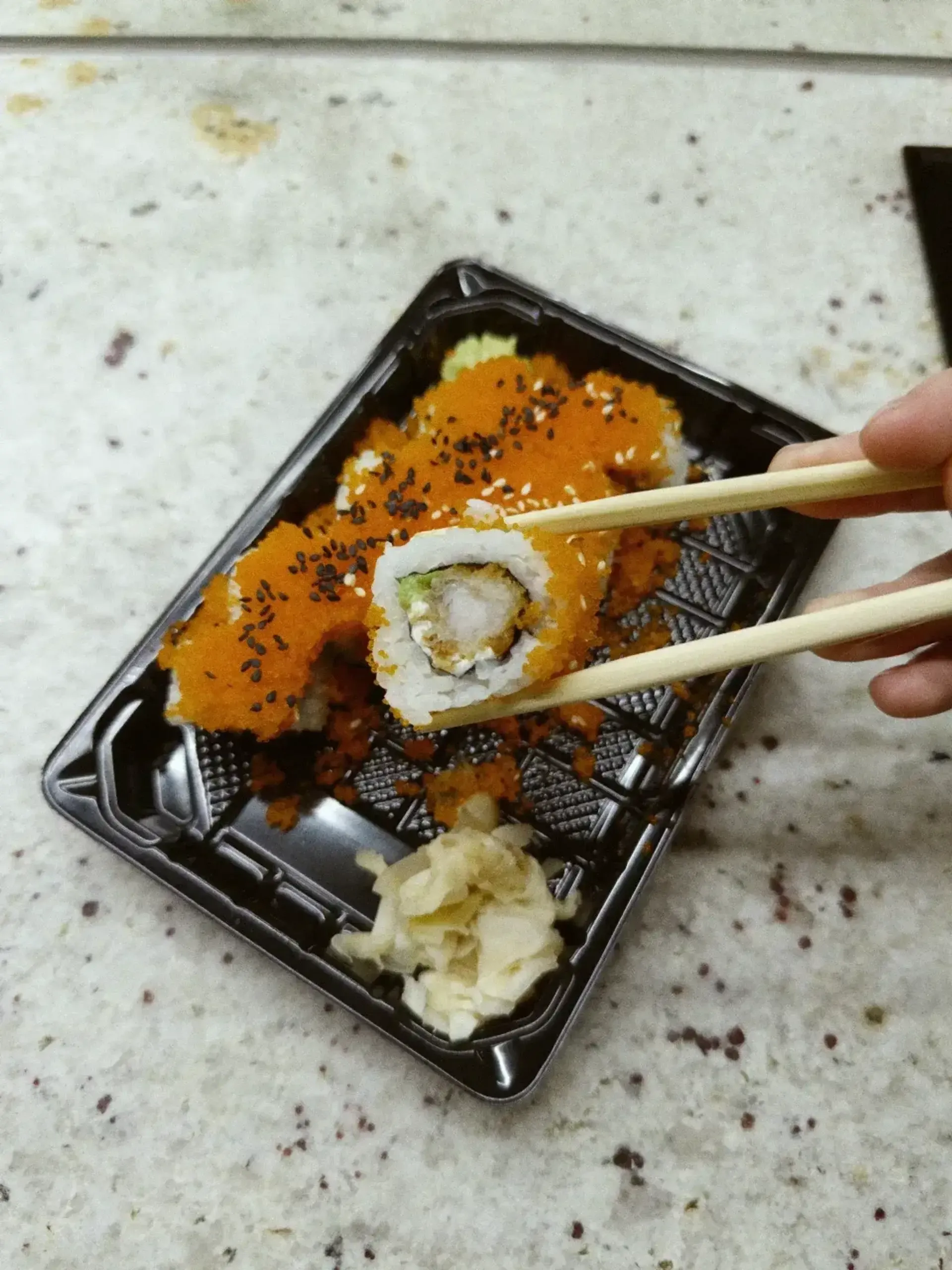 Puikūs lietuviškų sushi lygos atstovai. Iš čia sushius užsisakom jau tikrai dviž