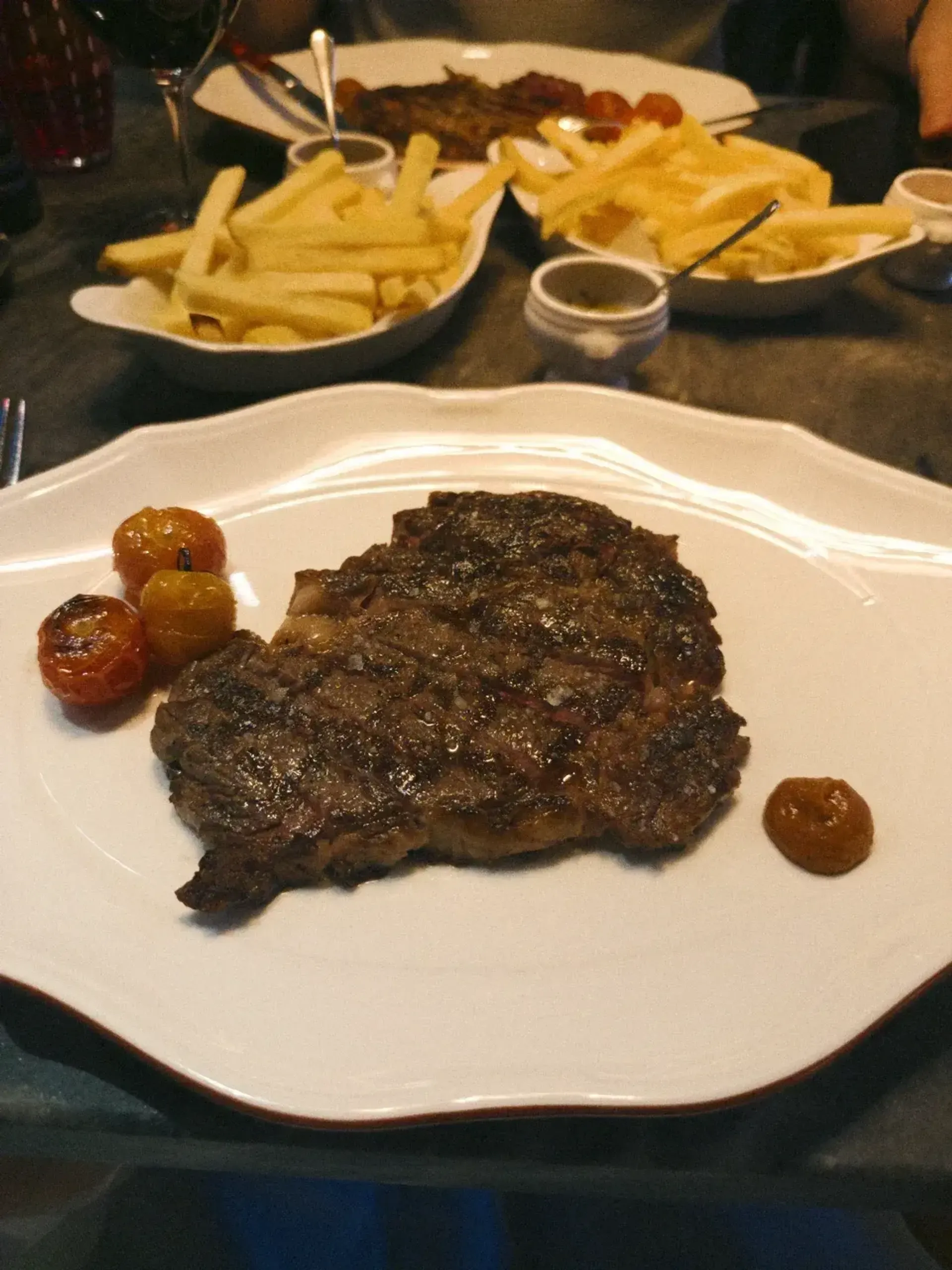 Tikėjausi, kad bus geriau, nes labai fancy steakhouse’as. Net galvojom paragauti