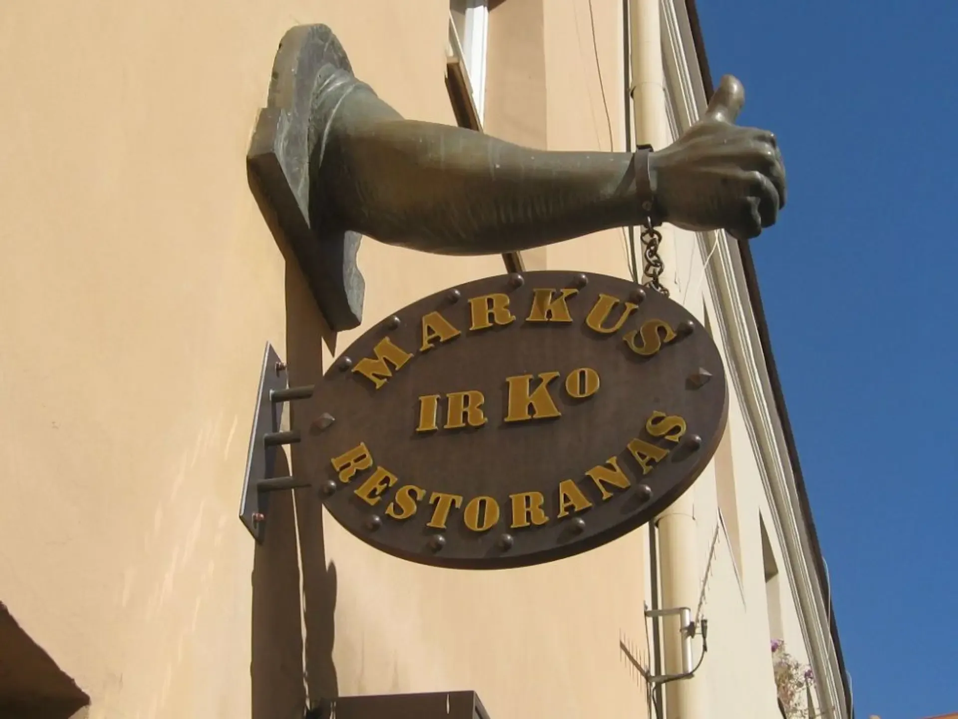 Chain logo
