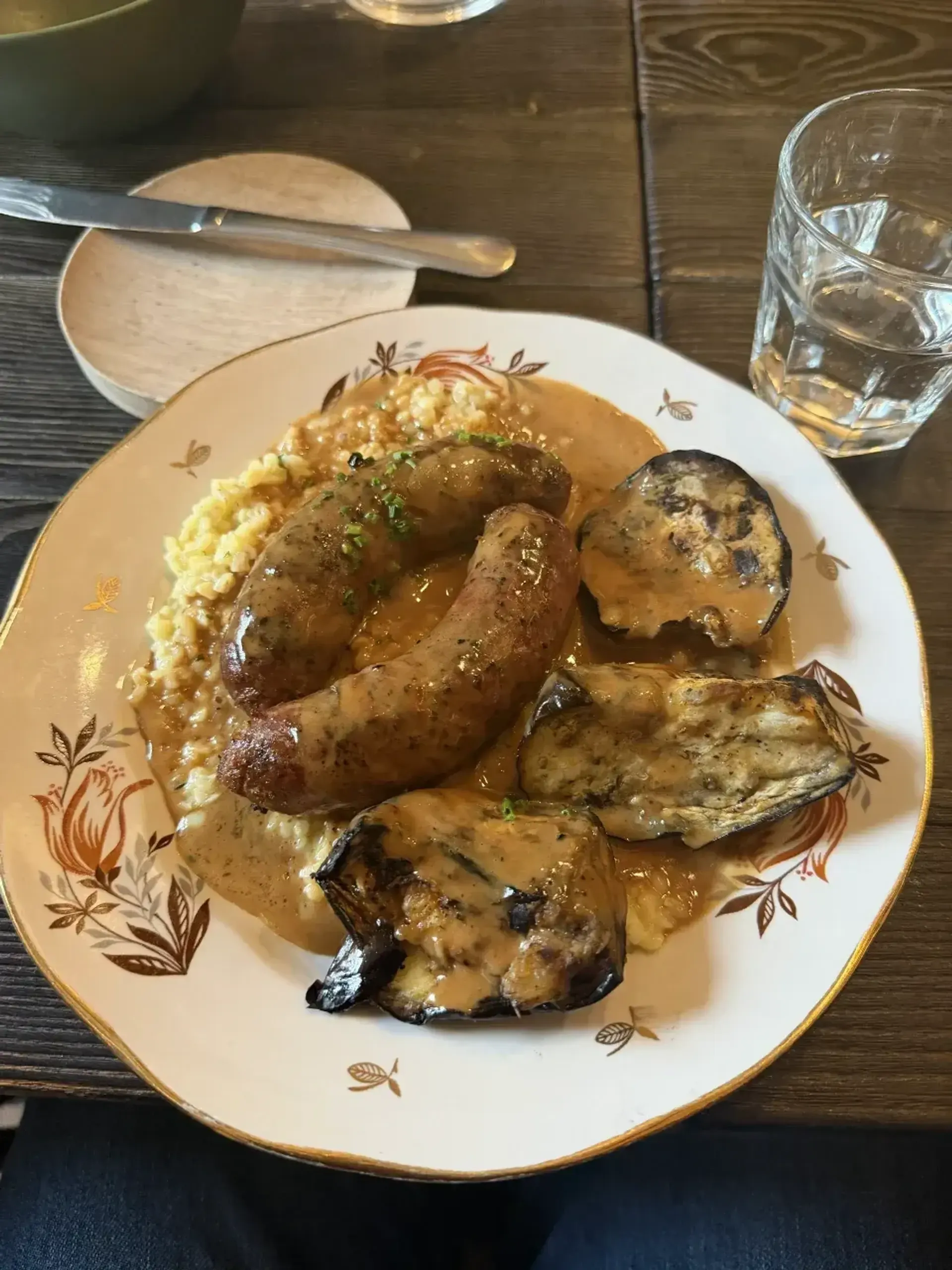 Gaila, bet Kauno Momo Grill dešrelės įspūdingesnės. Padažas kiek per sūrus, jo p