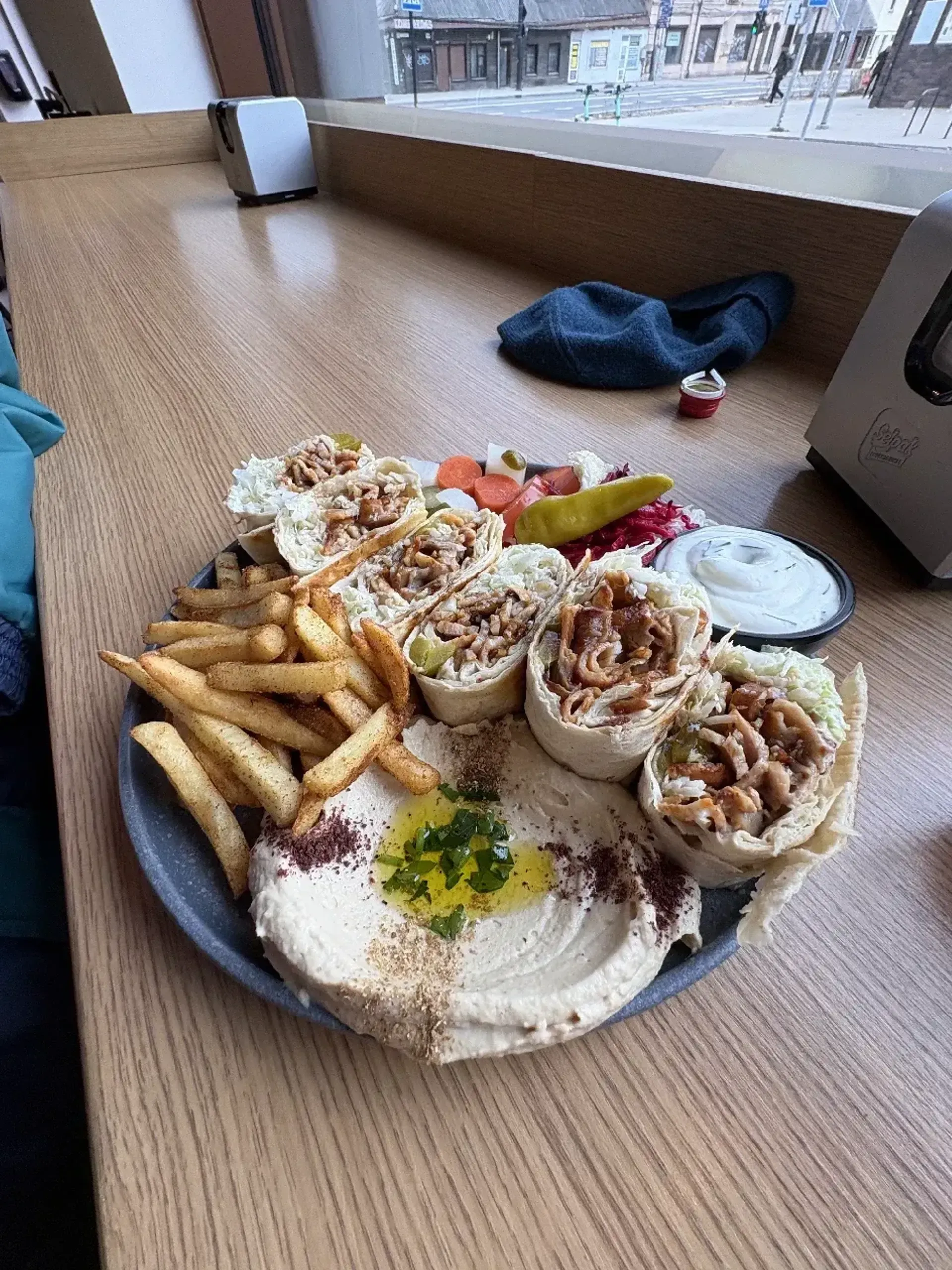 Skanu, bet irgi PER DAUG TAHINI tiek humuse, tiek suktinukuose (spėju, kad jų pa