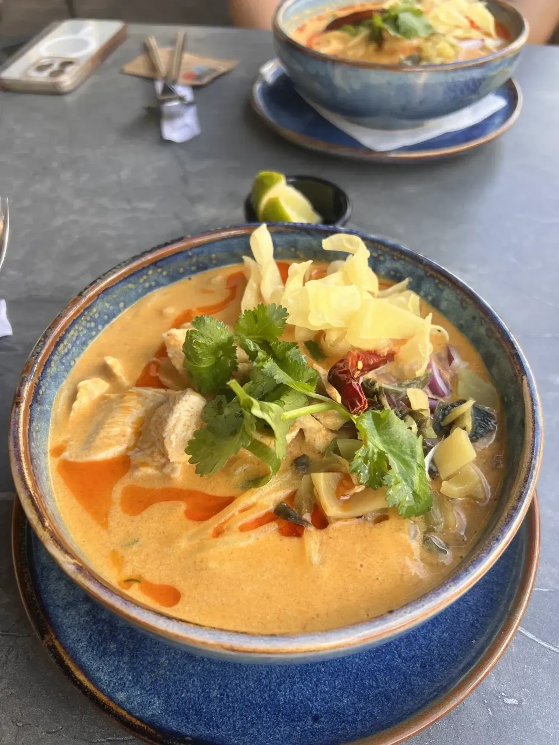 Norėjau prisiminti savo mėgstamiausią Thai patiekalą Khao soi - gan panašus kaip