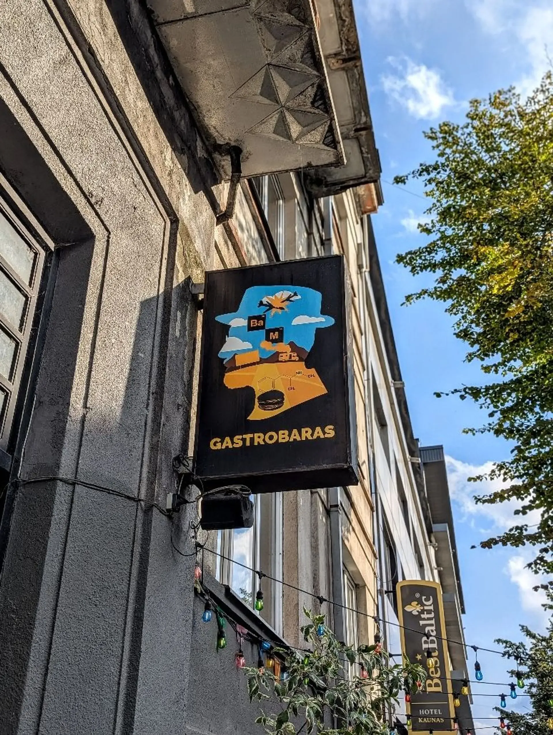 visiškas comfort food patiekalas. Jo didenybė - sūrio, trumų bei bulvyčių riebal