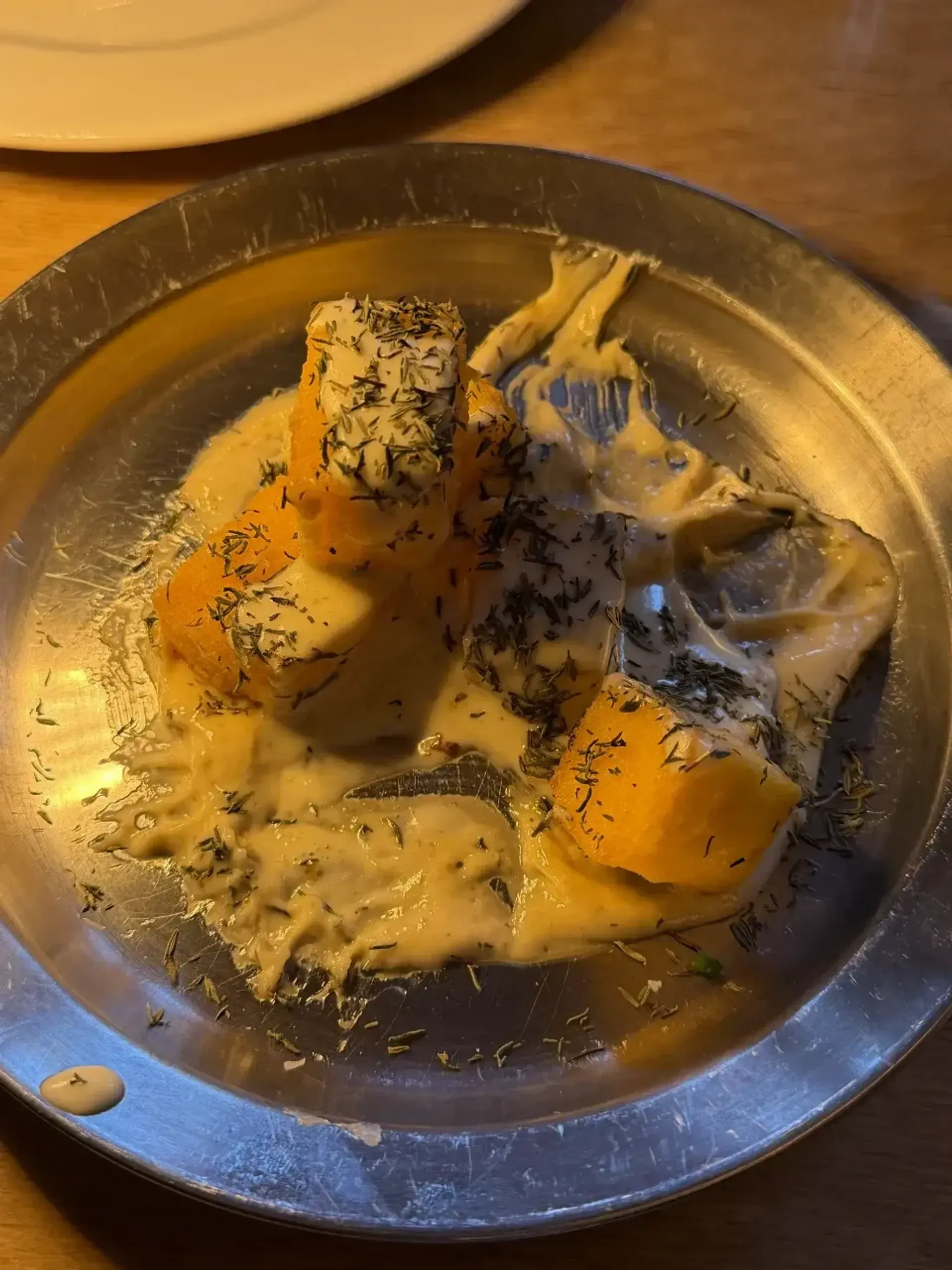 Jau nebespėjau pilnos lėkštės nufotkinti, kaip skubėjom ragauti šio gėrio. Apie