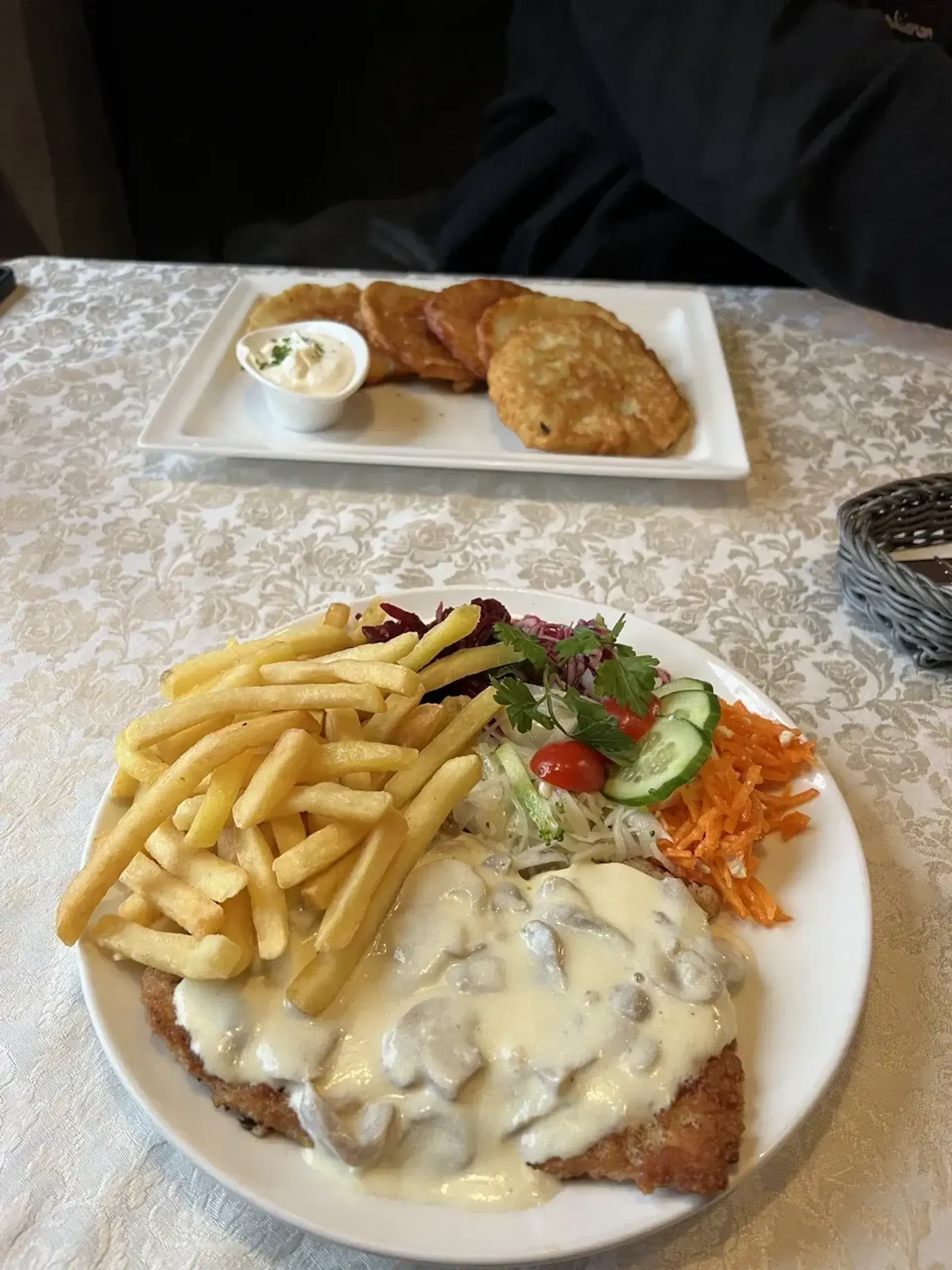 Nuostabus skrandžio užkimšimas. Karbonadas geras, jaučiasi mėsos skonis, ne saus