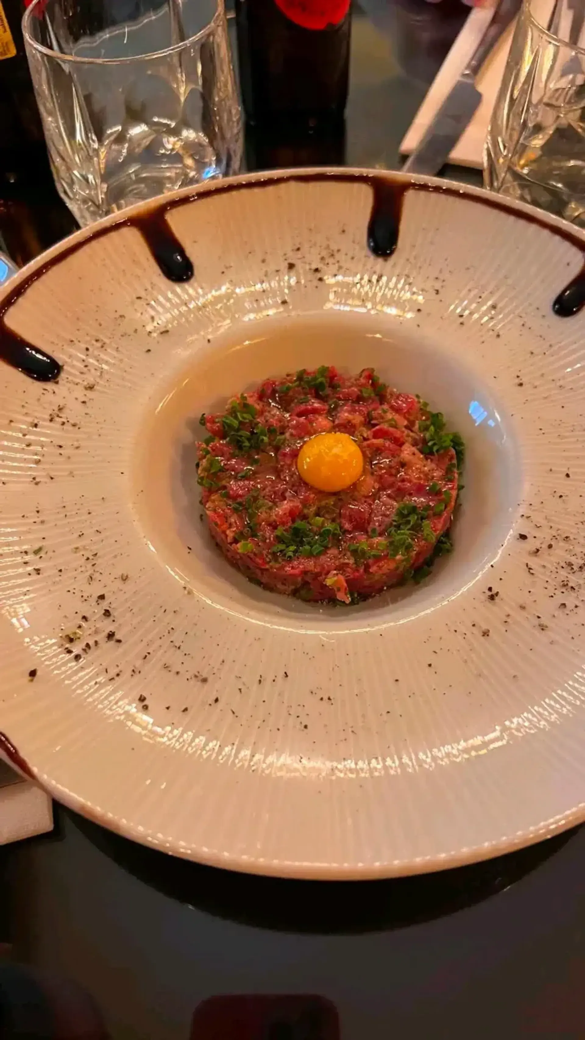 labai klasikinis tartaras, kažko trūksta, foto nesimato, bet pateikė su keturiom
