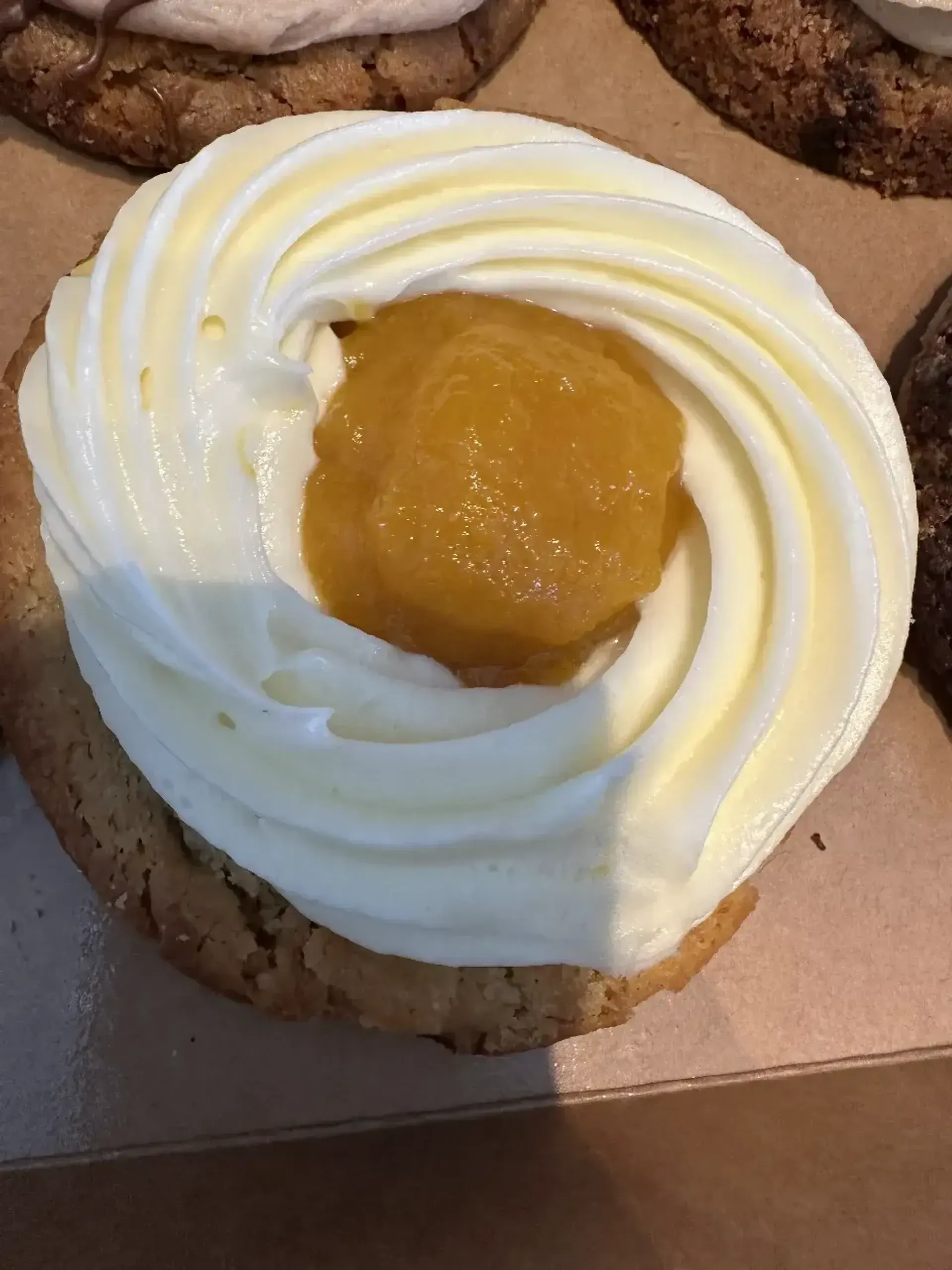 Vienas geresnių kaip ir red velvet, gaivus kremas su rūgštele, geras ir skanus,
