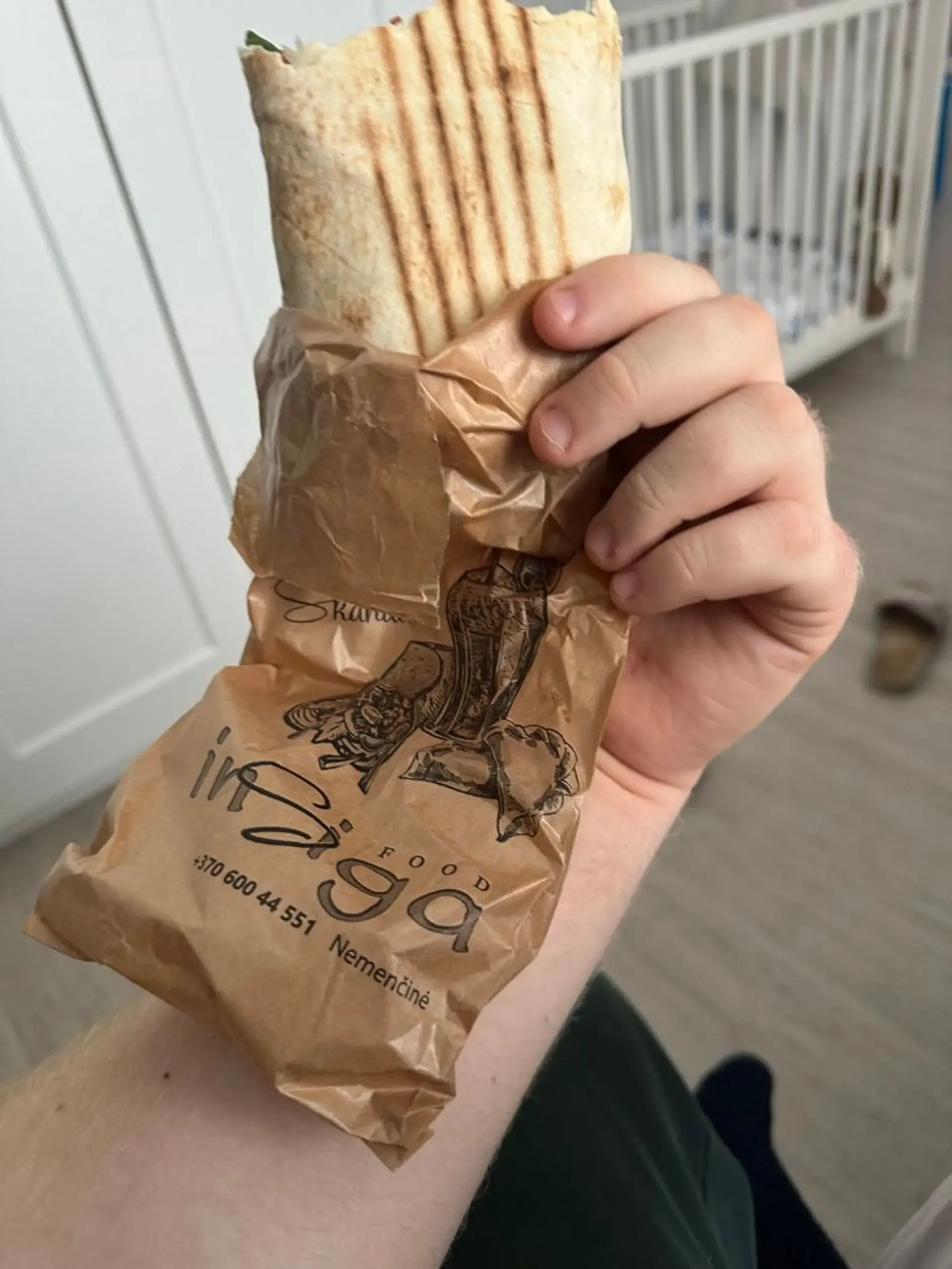 Viena sunkiausių dilemų apsupo mane, kiek gi vertinti šį kebabą.
Iš vienos pusė