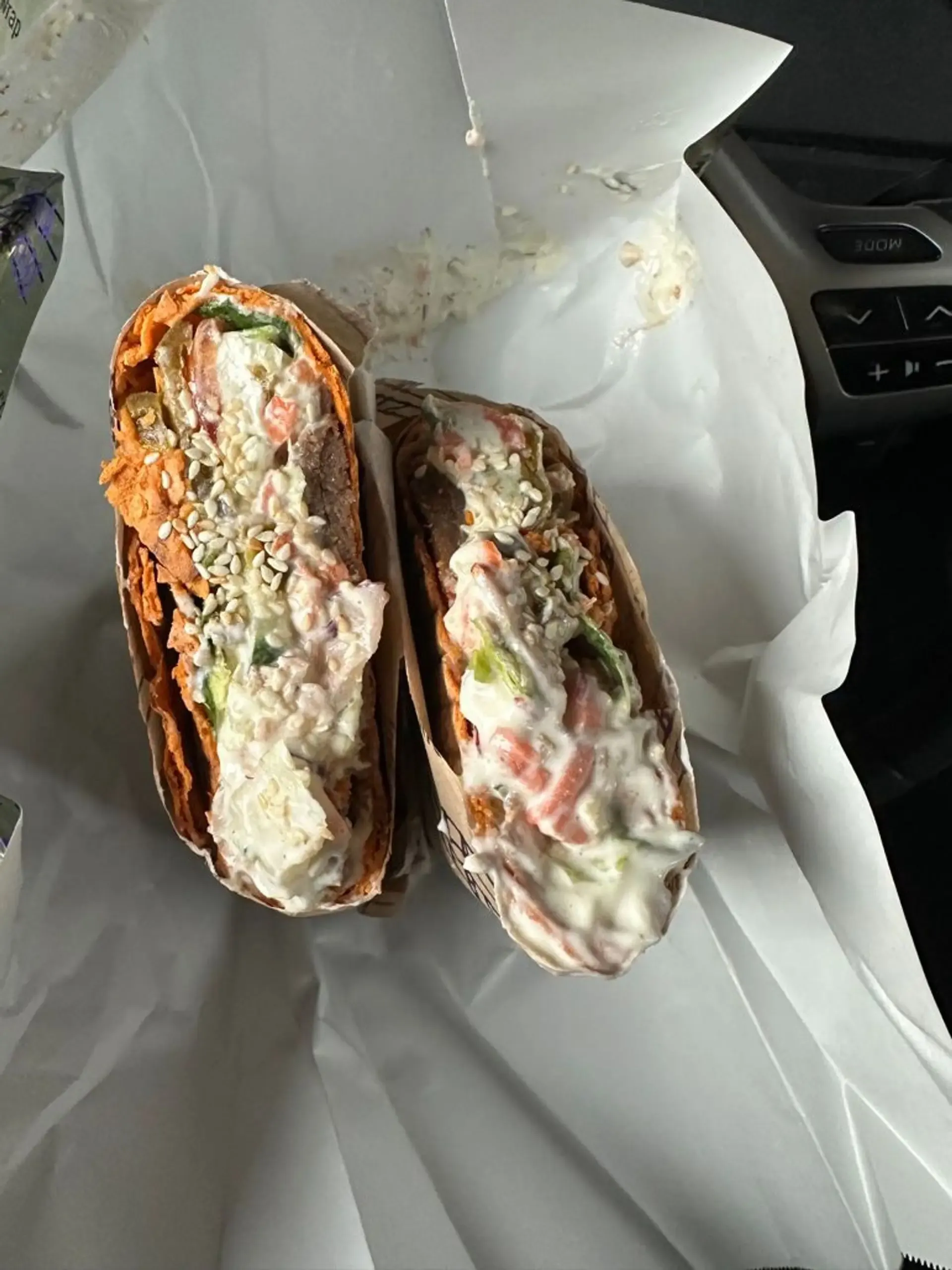Šį kartą pakliuvo labai skanus kebabas, gera mėsa, daržovių balansas, ir teising
