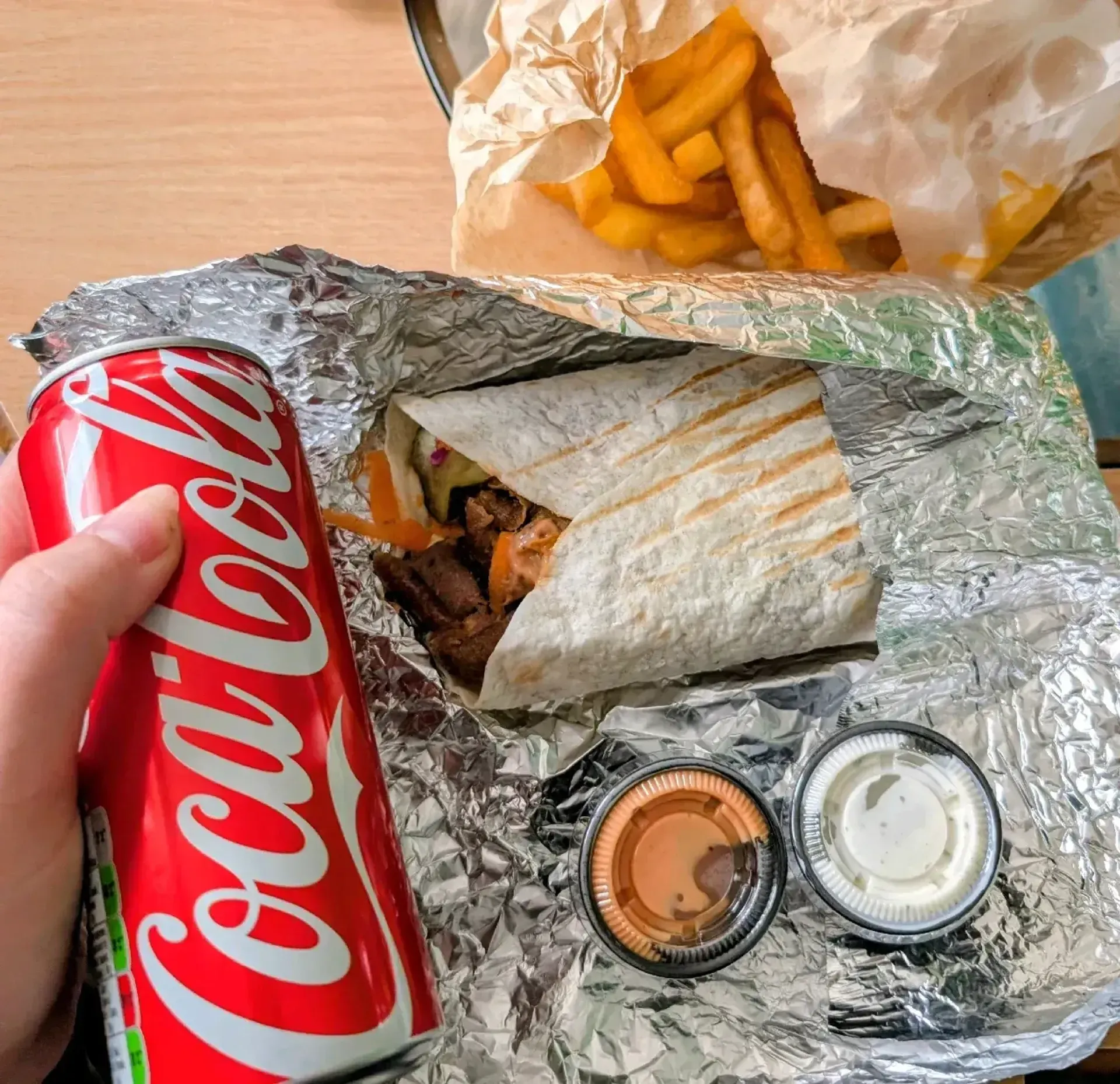 Ar čia kebabas skruzdėms!? Kolos skardinė - dydžiui pamatuoti.
Šį plaštakos dydž