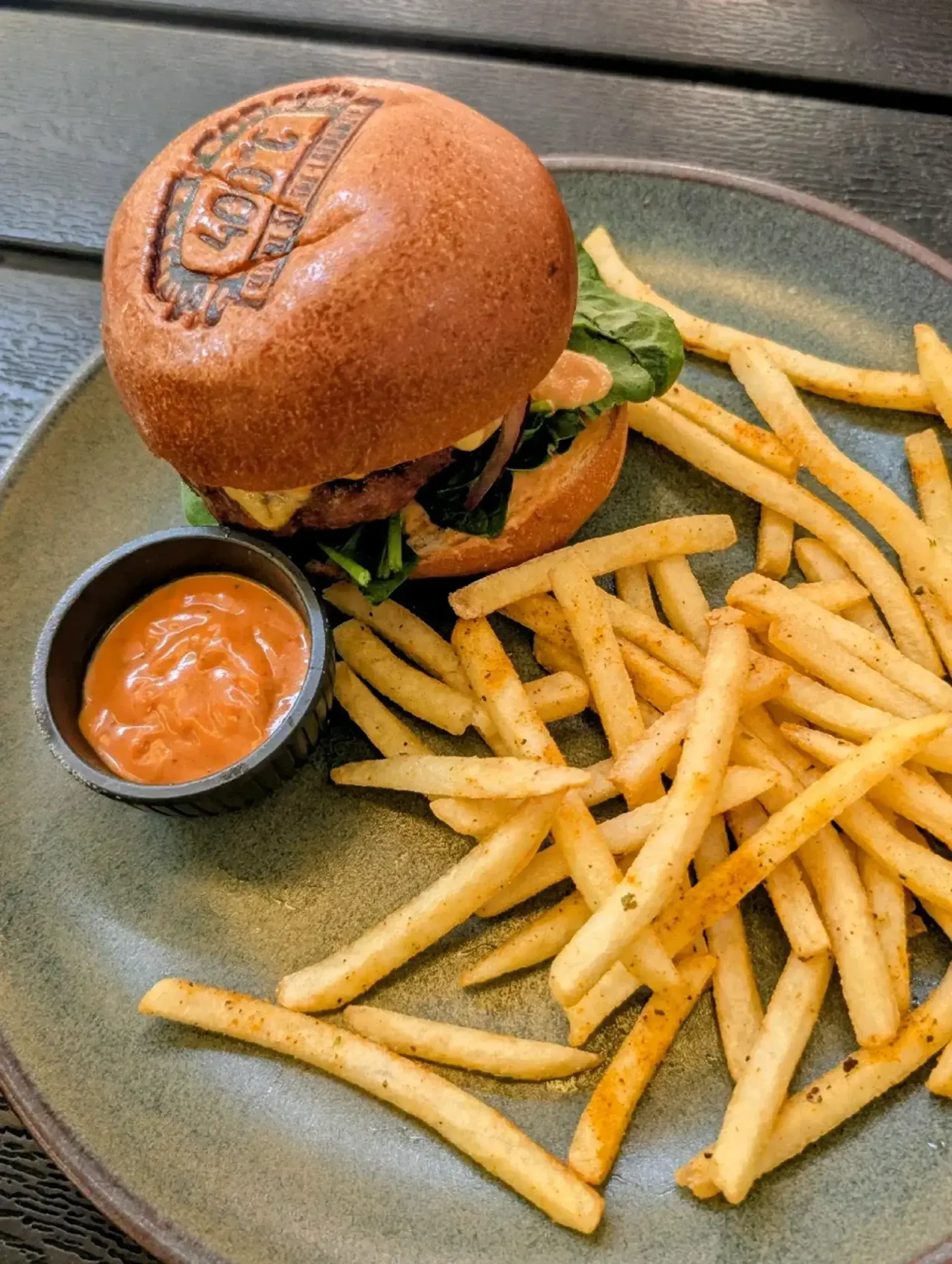 Labai vidutinis ir standartiškas burgeris. Kaip klasiokas, kurį gatvėje sutinki,
