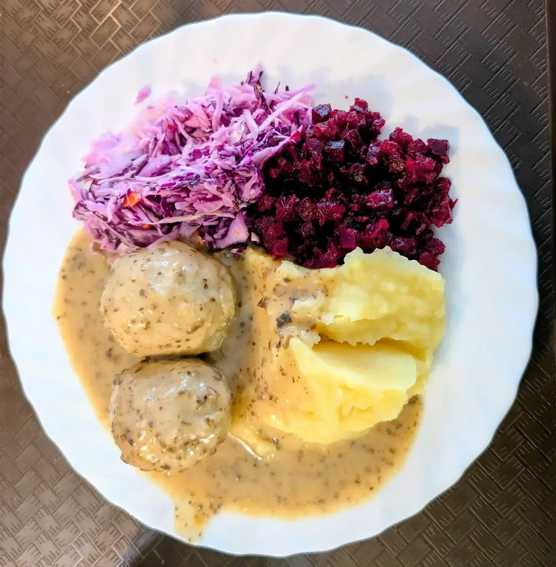 -1 ⭐ už tai, kad norėjosi kažkokio gal ryškesnio padažo. Kažko labiau gravy skon