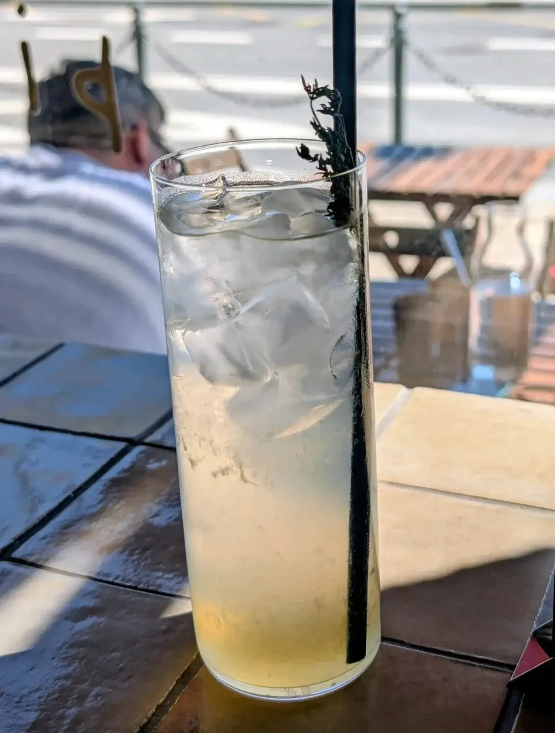Nustebino kaip minimaliai kanapės šienumas išsireiškė - limonadas gardus, kanapė