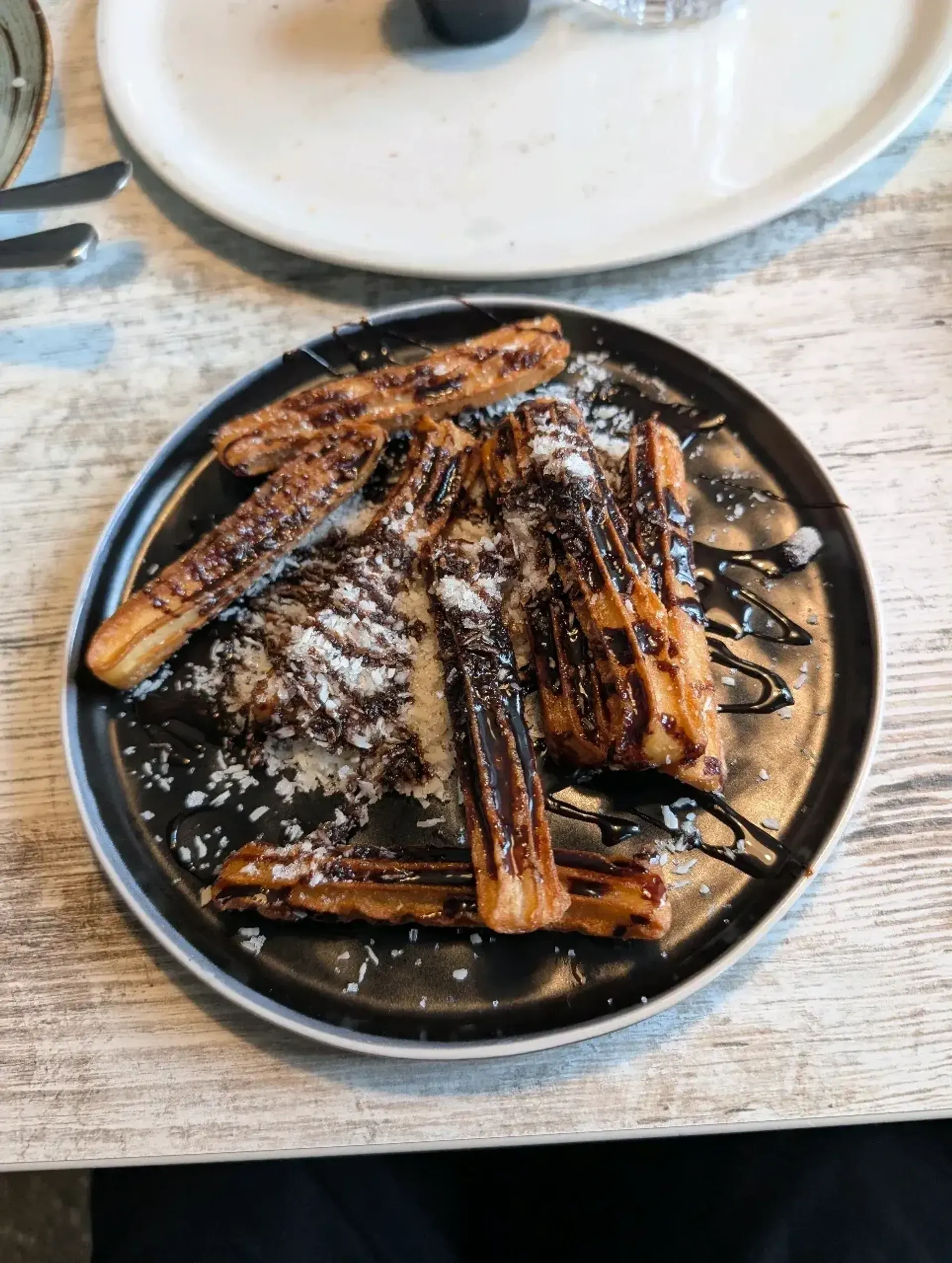 Prisipažinsiu, net po savaitės valgymo čia - nekiltų man mintis pasiimt churros