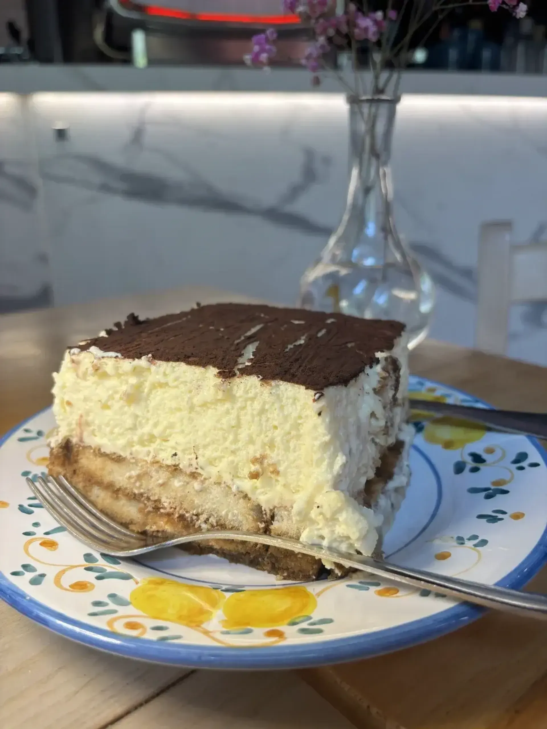 Death by tiramisu nuoširdžiai, didesnės porcijos nesu mačiusi (8€!), tačiau bent