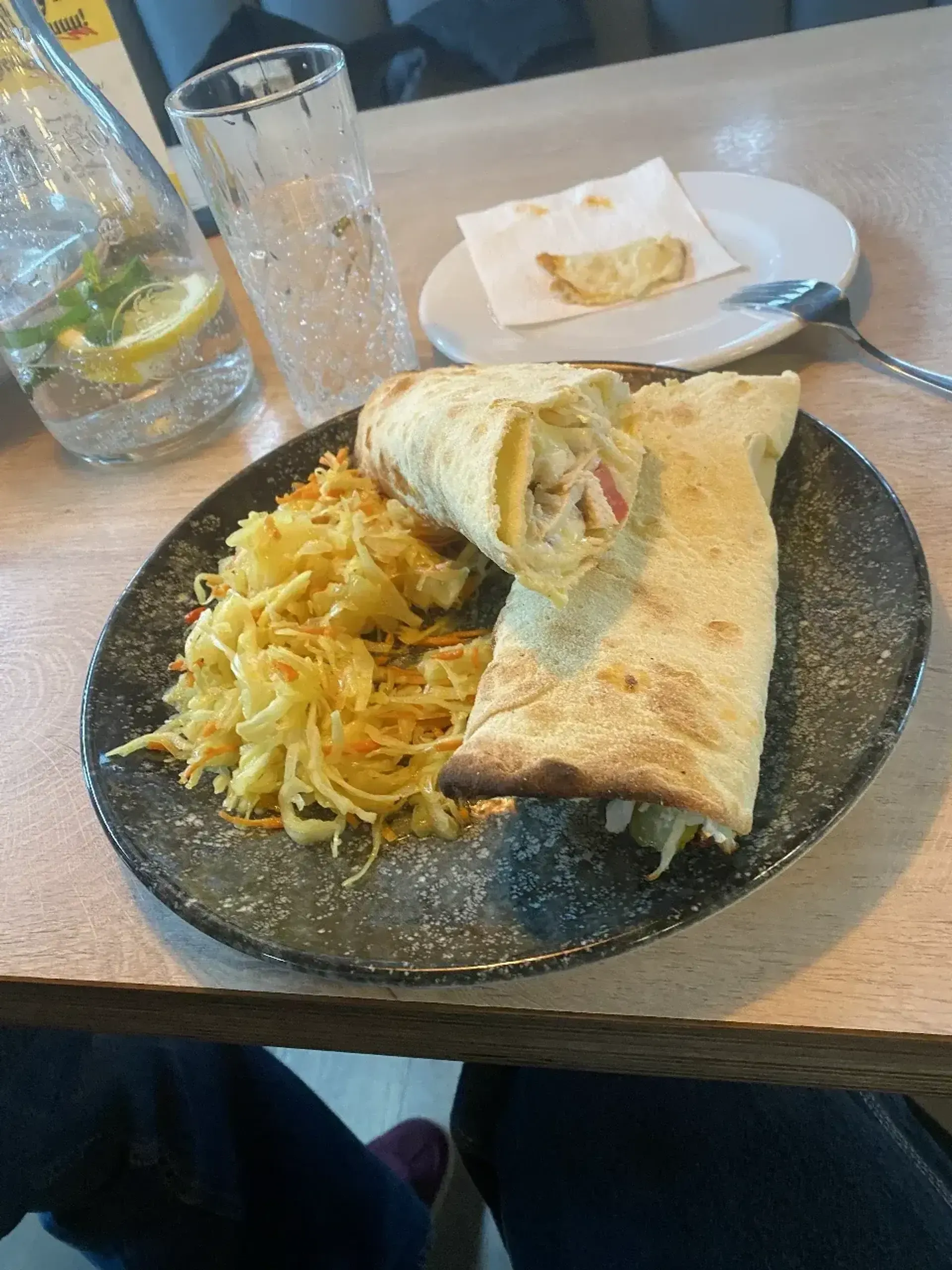 Saugus pasirinkimas, jei norisi kažko sotaus. Traškus ir šiltas įvalkalas, viduj
