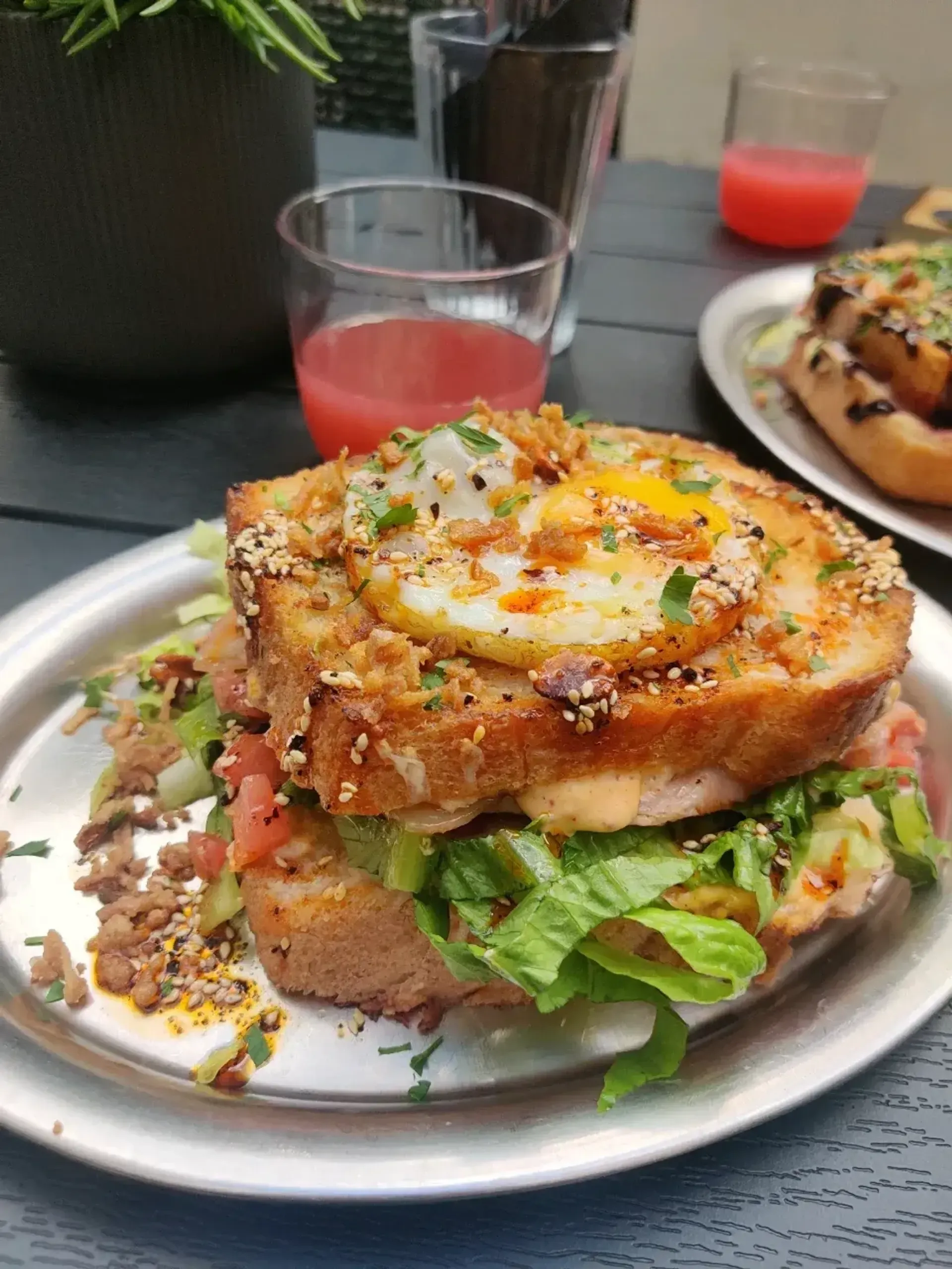 Paturbintas BLT. Porcija milžiniška, duona nepermuša skonio, viskas puikiai dera