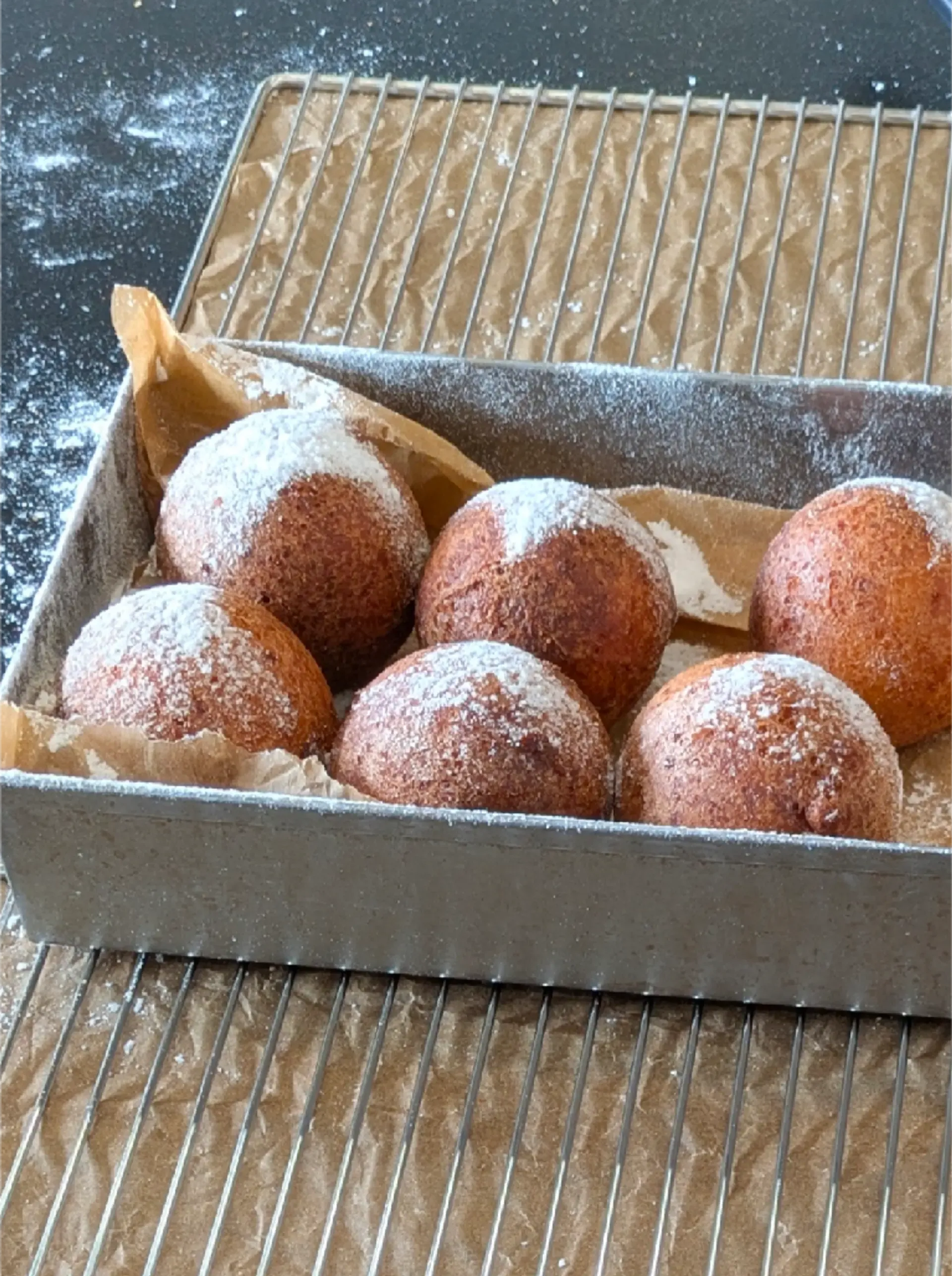 Man varškės spurgos apskritai yra gabalėlis dievų nektaro, ir šitos Bon Tost gėr