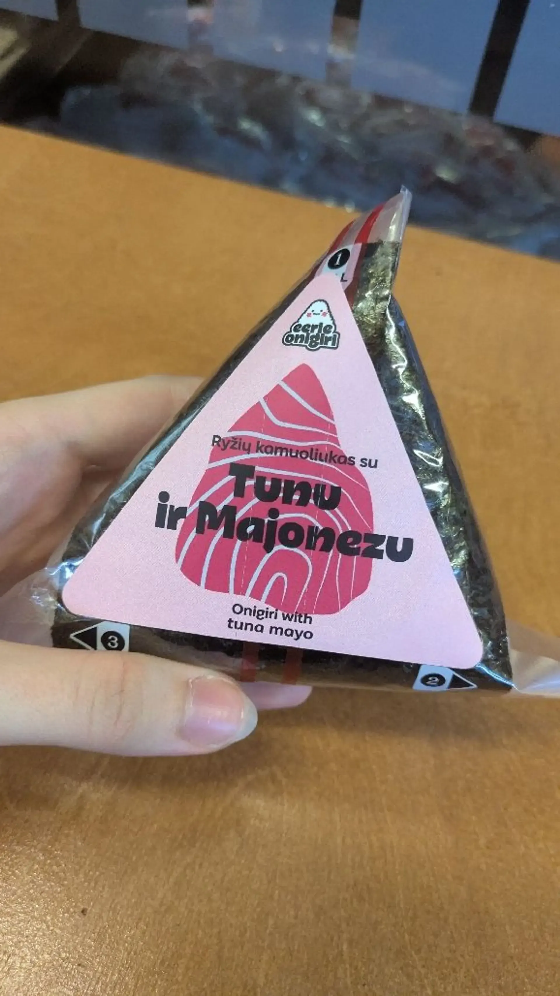 Sunku vertint Onigiri Japonijoj ir šiaip kitur nevalgius, bet šiek tiek mane jie