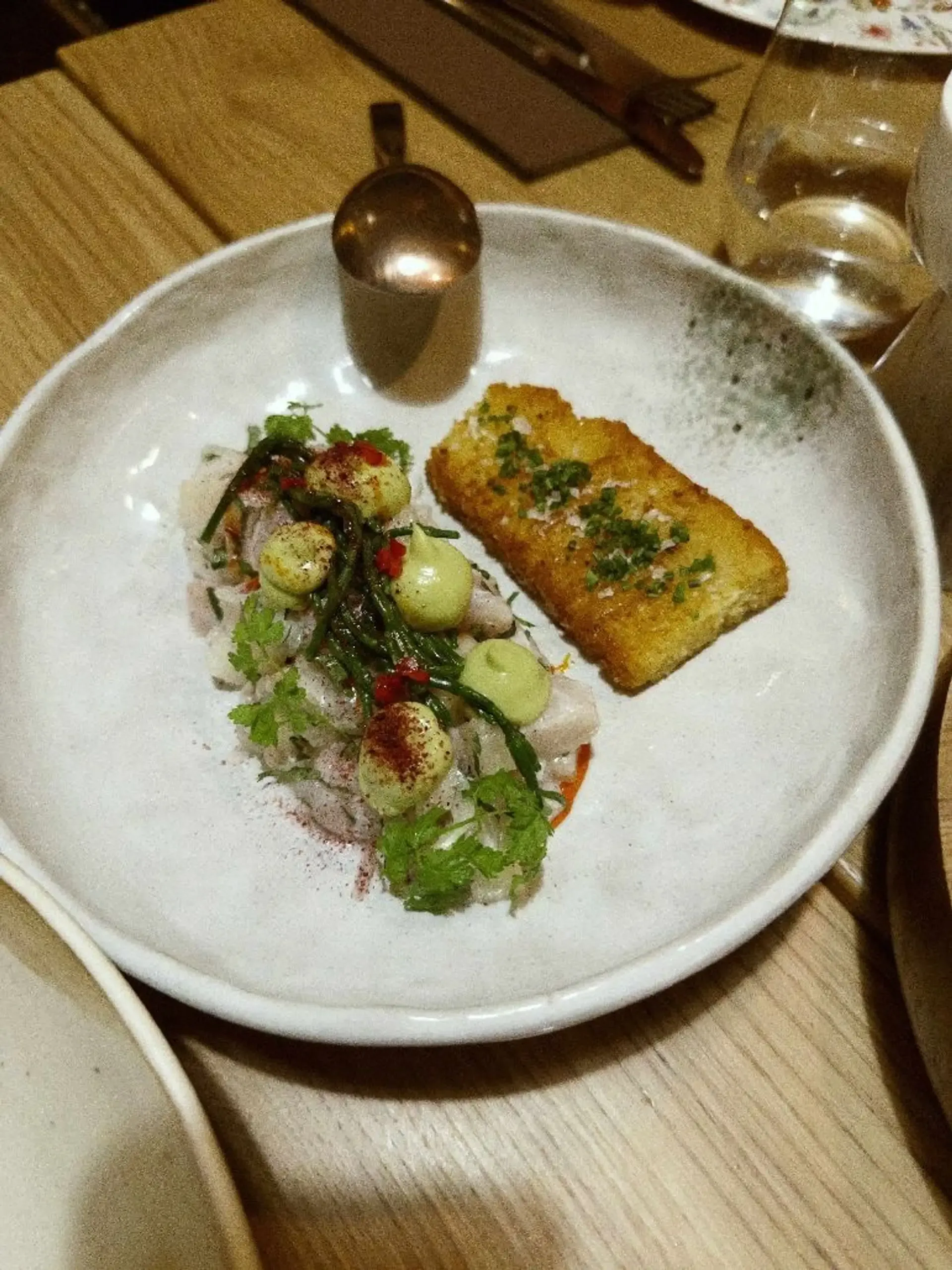Fish ceviche. Wow. Labai patiko.
Šviežia žuvis, marinuota kriaušė, avokadas ir t