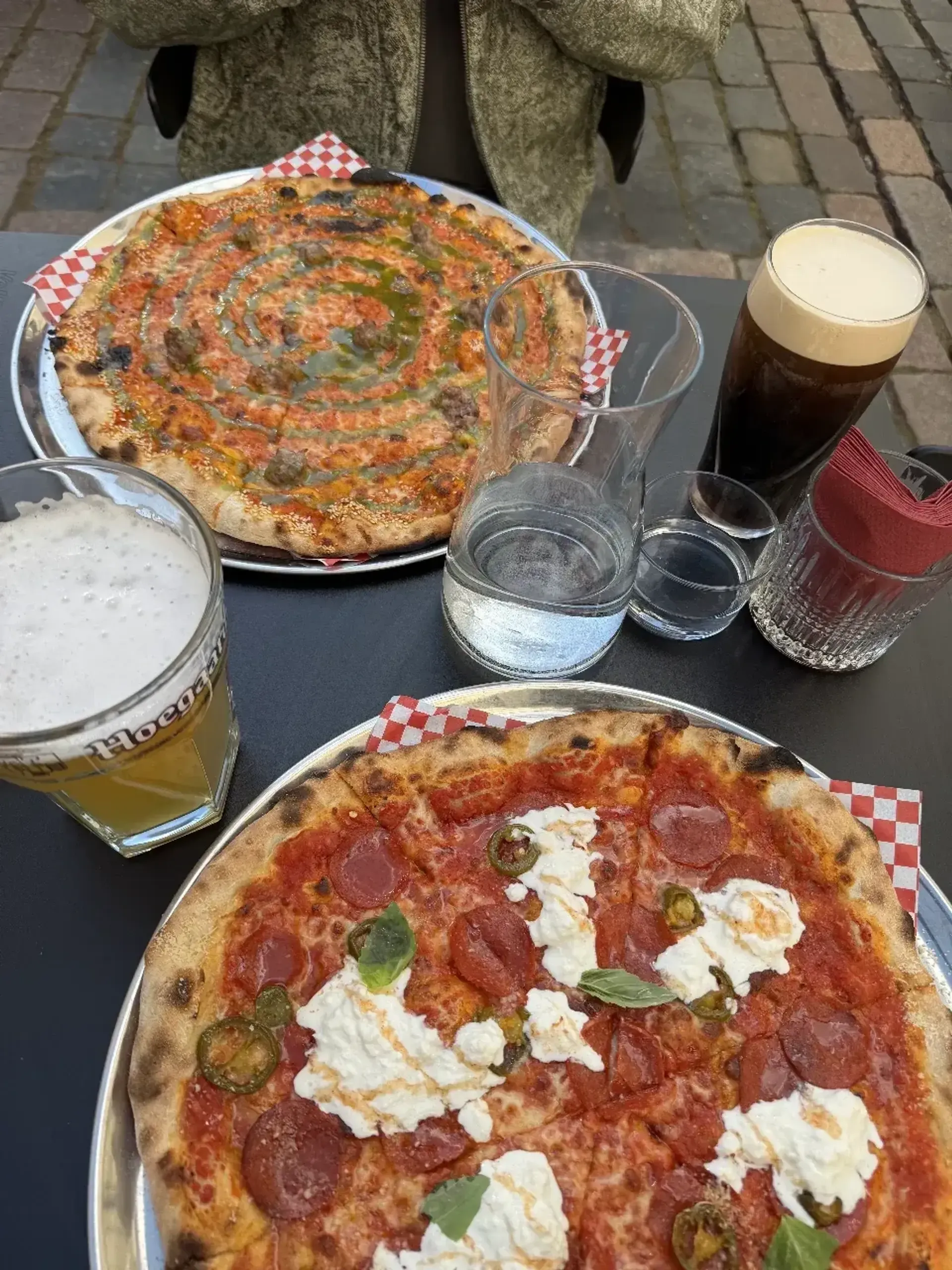Lovely NY style thin crust pizzas and amazing terrace! Peperoni hot pizza is not