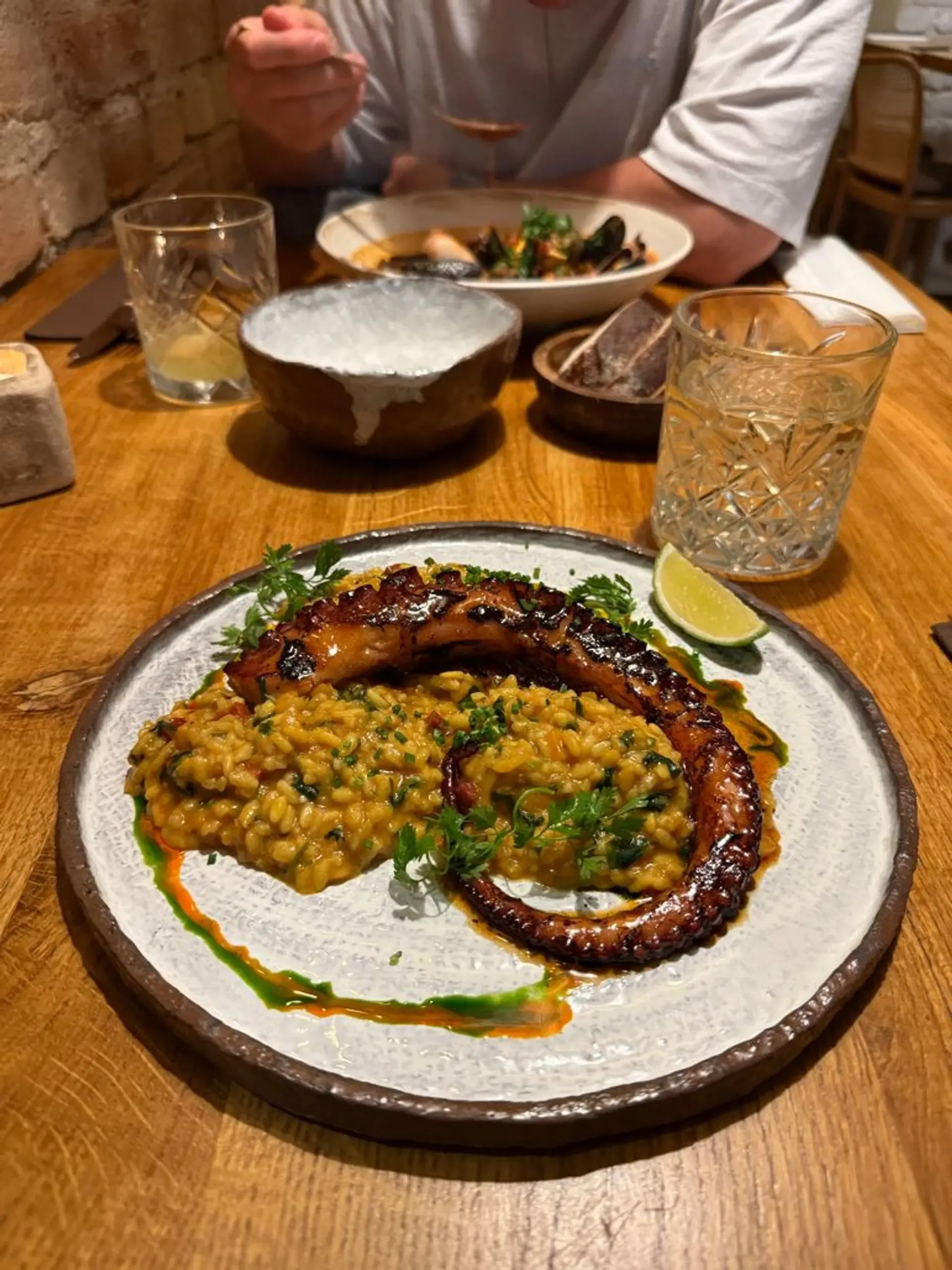 Jokių priekaištų! Nerealiai minkštas aštuonkojis, puikus risotto! Rekomenduoju!