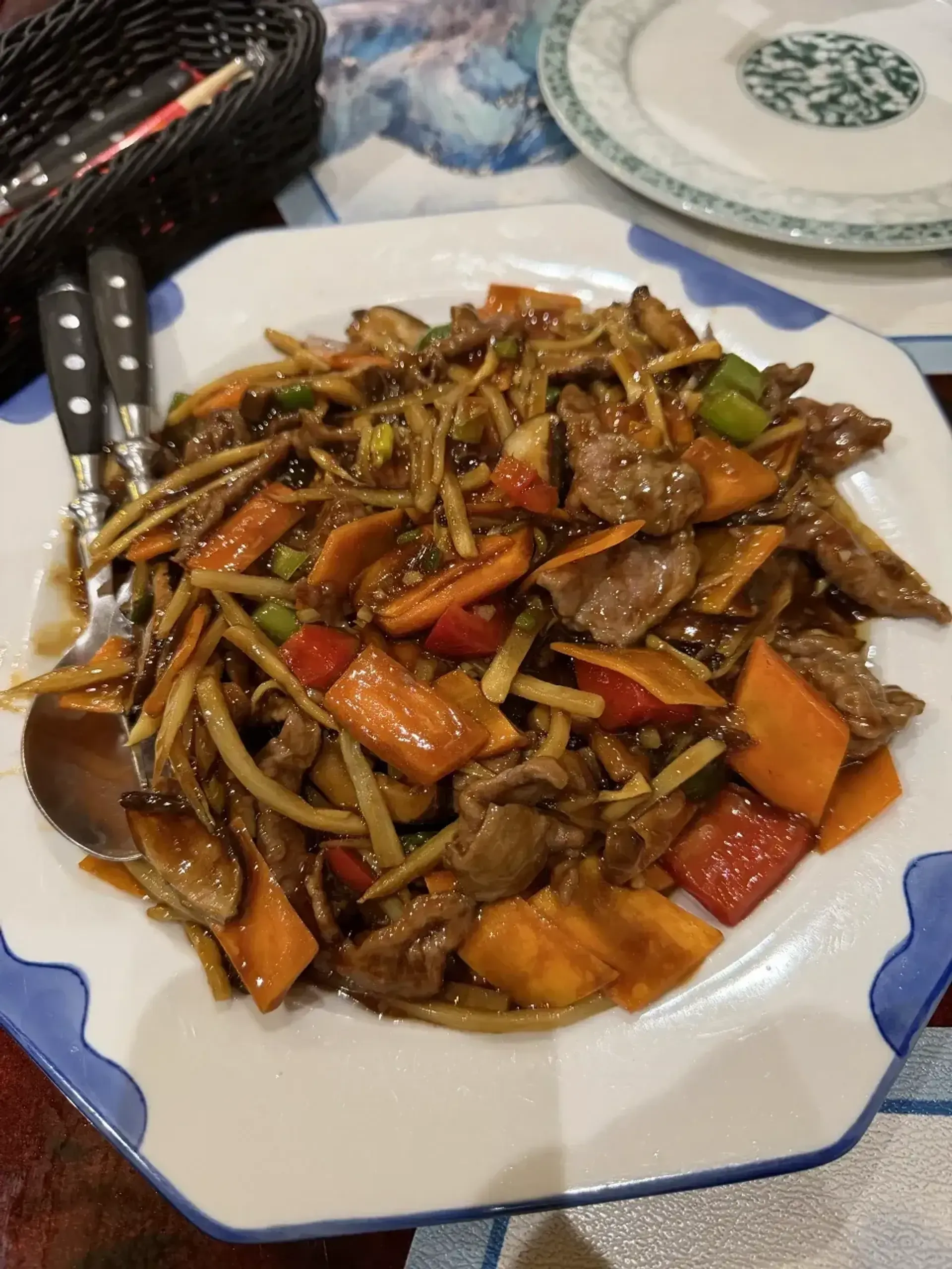 Geras pasirinkimas, kai nesinori daug tešlos. Smagu, kad sudėtyje daug daržovių,