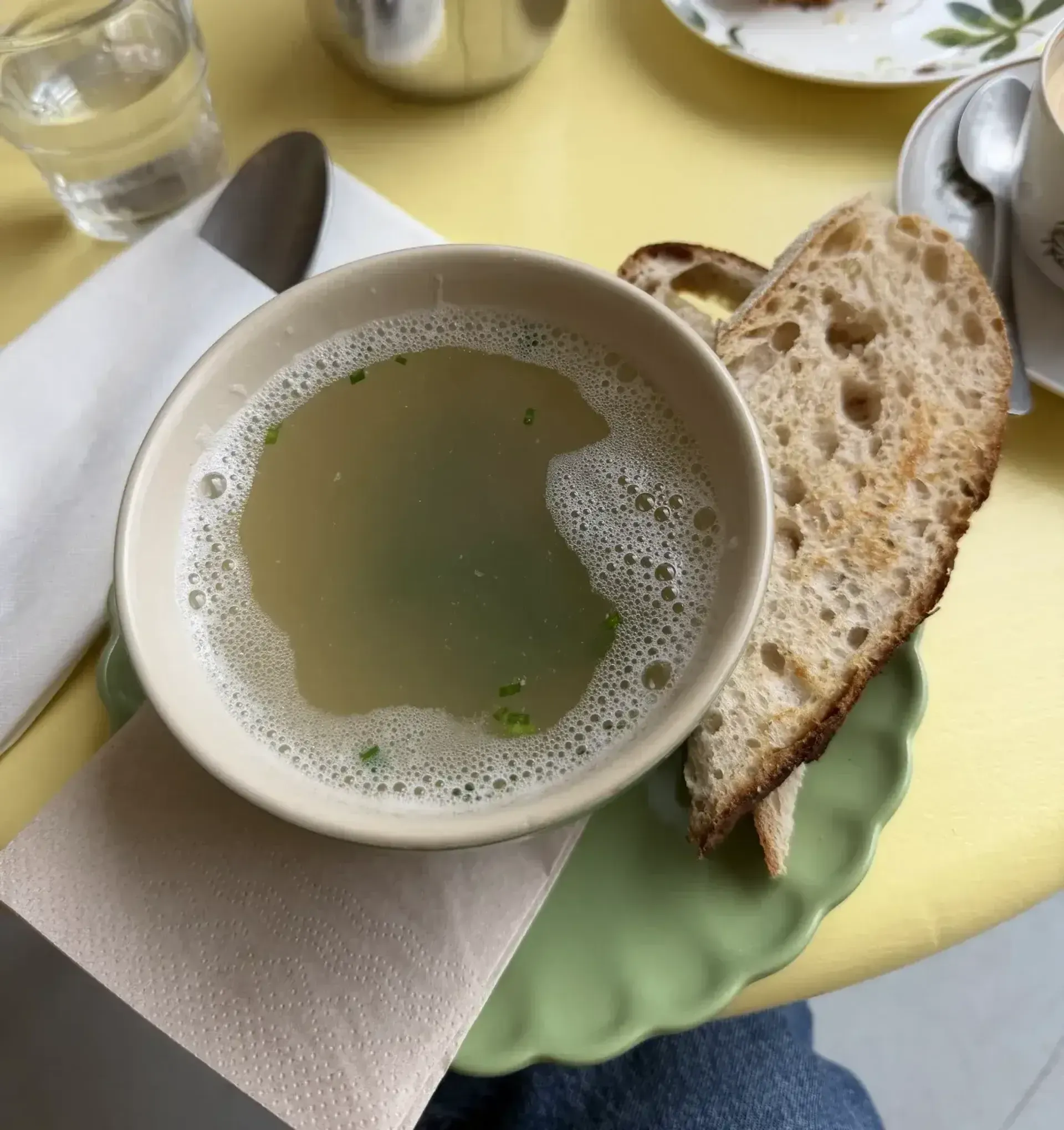 Pats sultinys neblogas. Šalia patiekta duona - visai nieko, gal kiek sausoka ir