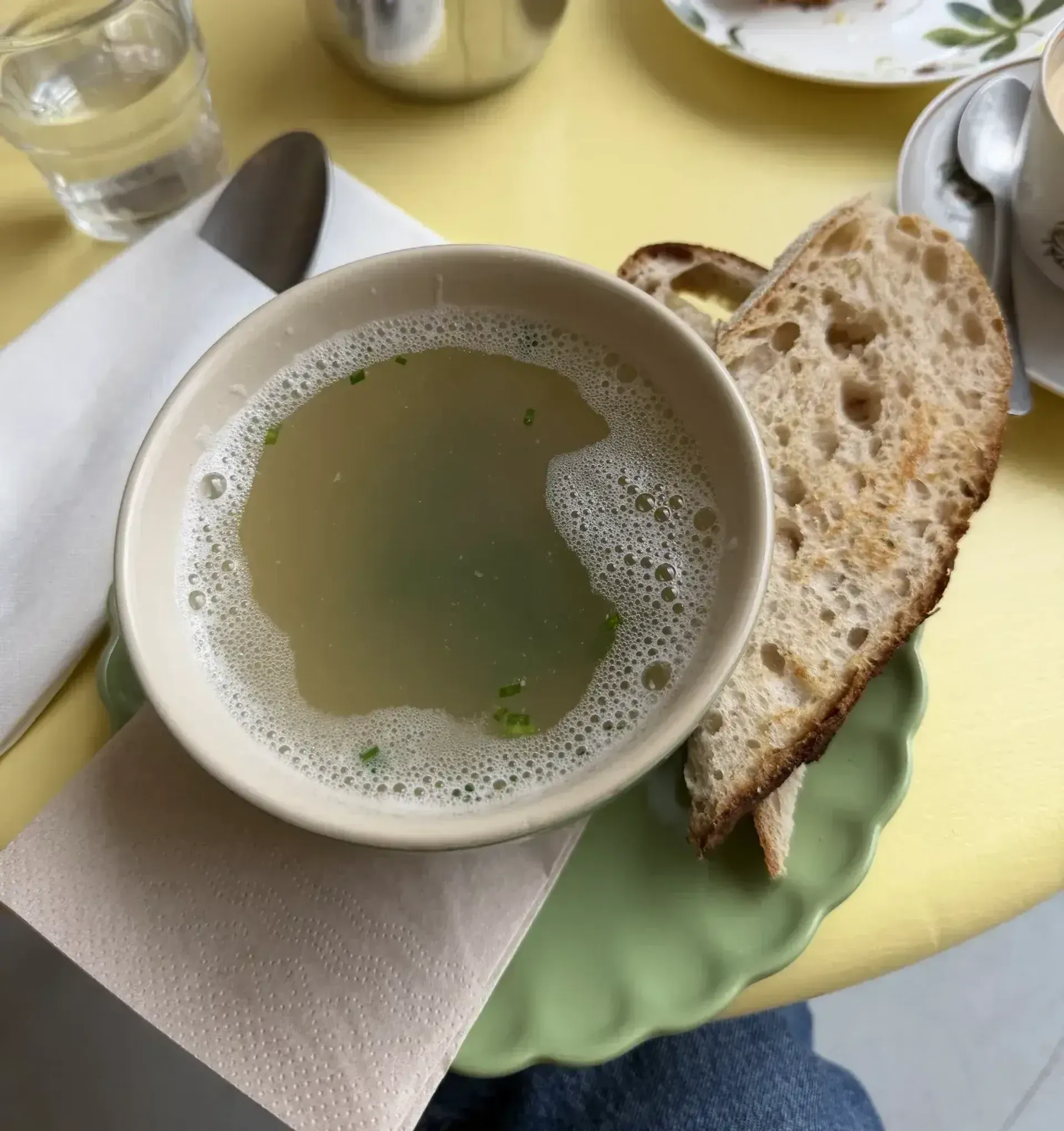 Pats sultinys neblogas. Šalia patiekta duona - visai nieko, gal kiek sausoka ir