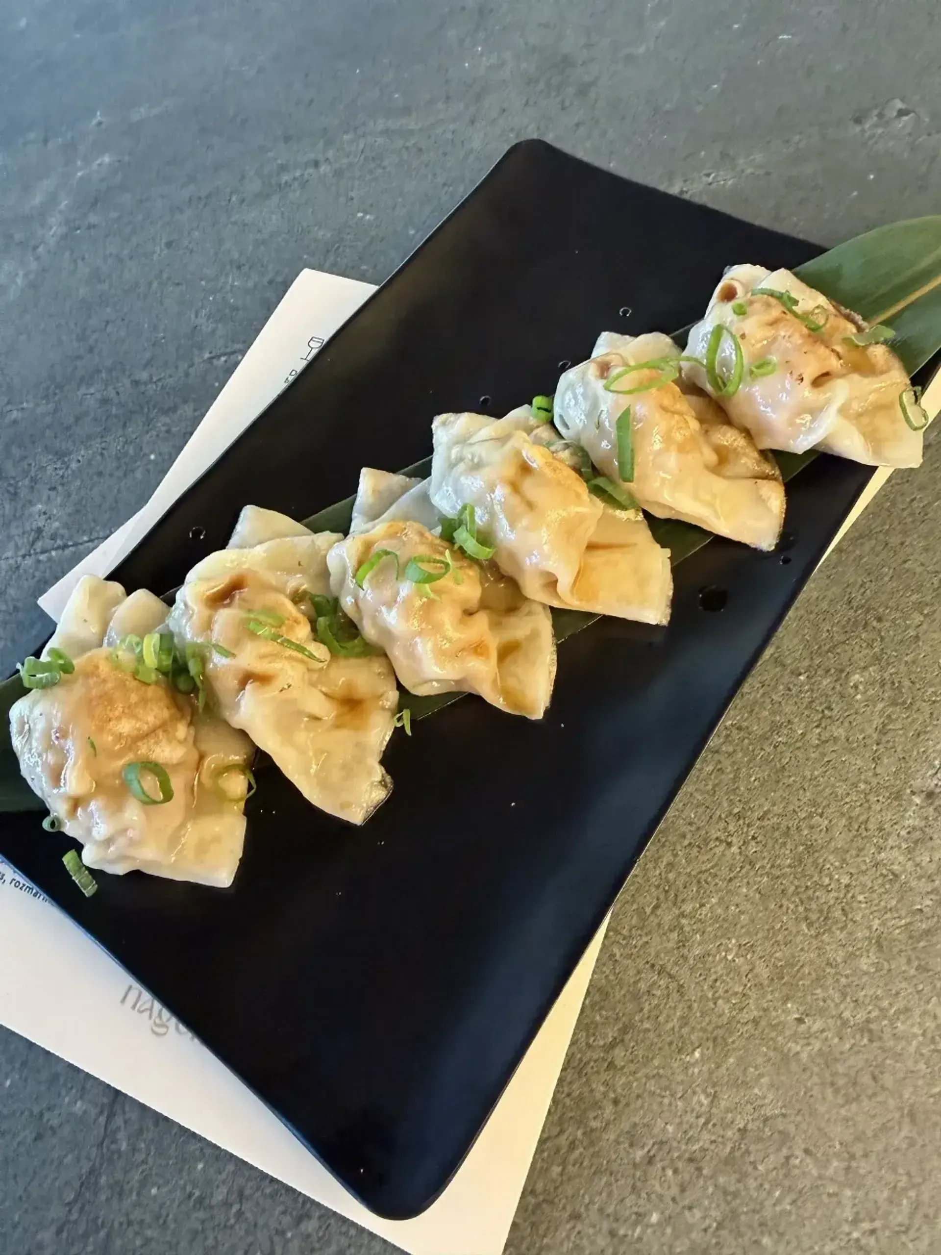 Jaučiasi, kad namų gamybos. Tikrai išskirtiniai šitie gyoza koldūnai, nelabai pa