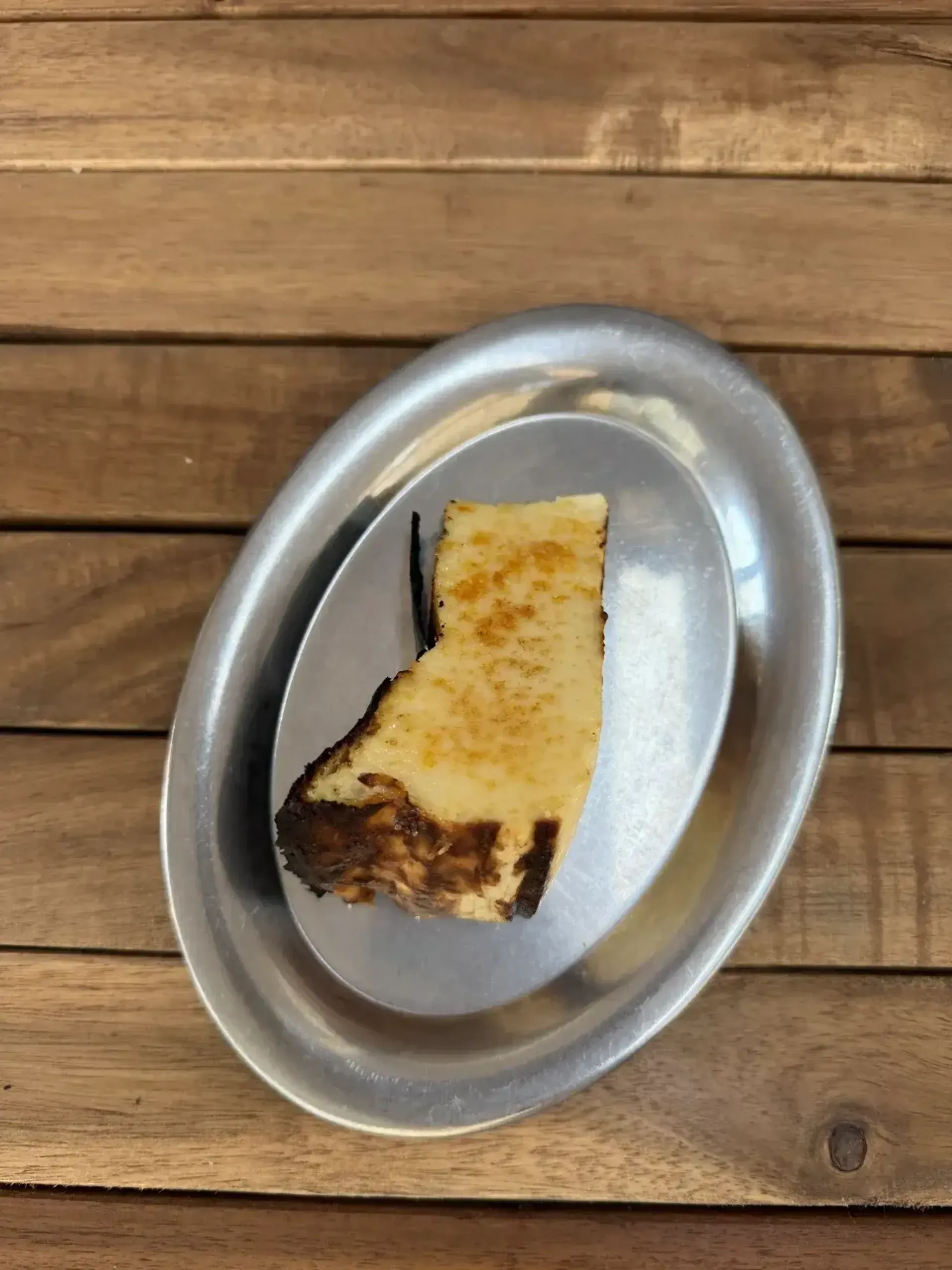 Neblogai. Viršų tarsi bandyta padeginti su cukrumi (kaip creme brulee), bet tas