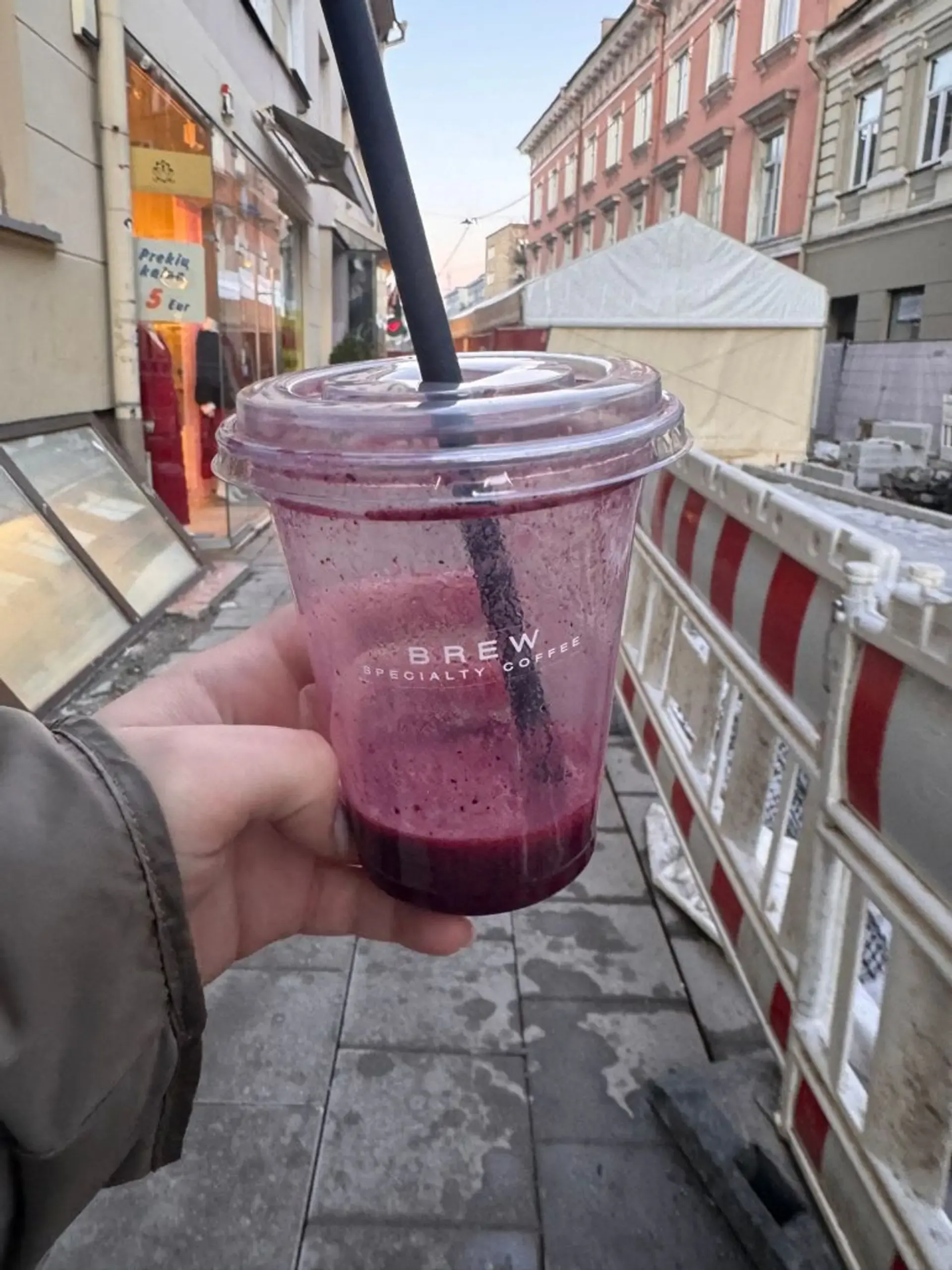 Blemba, dabar užseniečiai pažiūrės šį atsiliepimą ir galvos, jog pas mus tik po