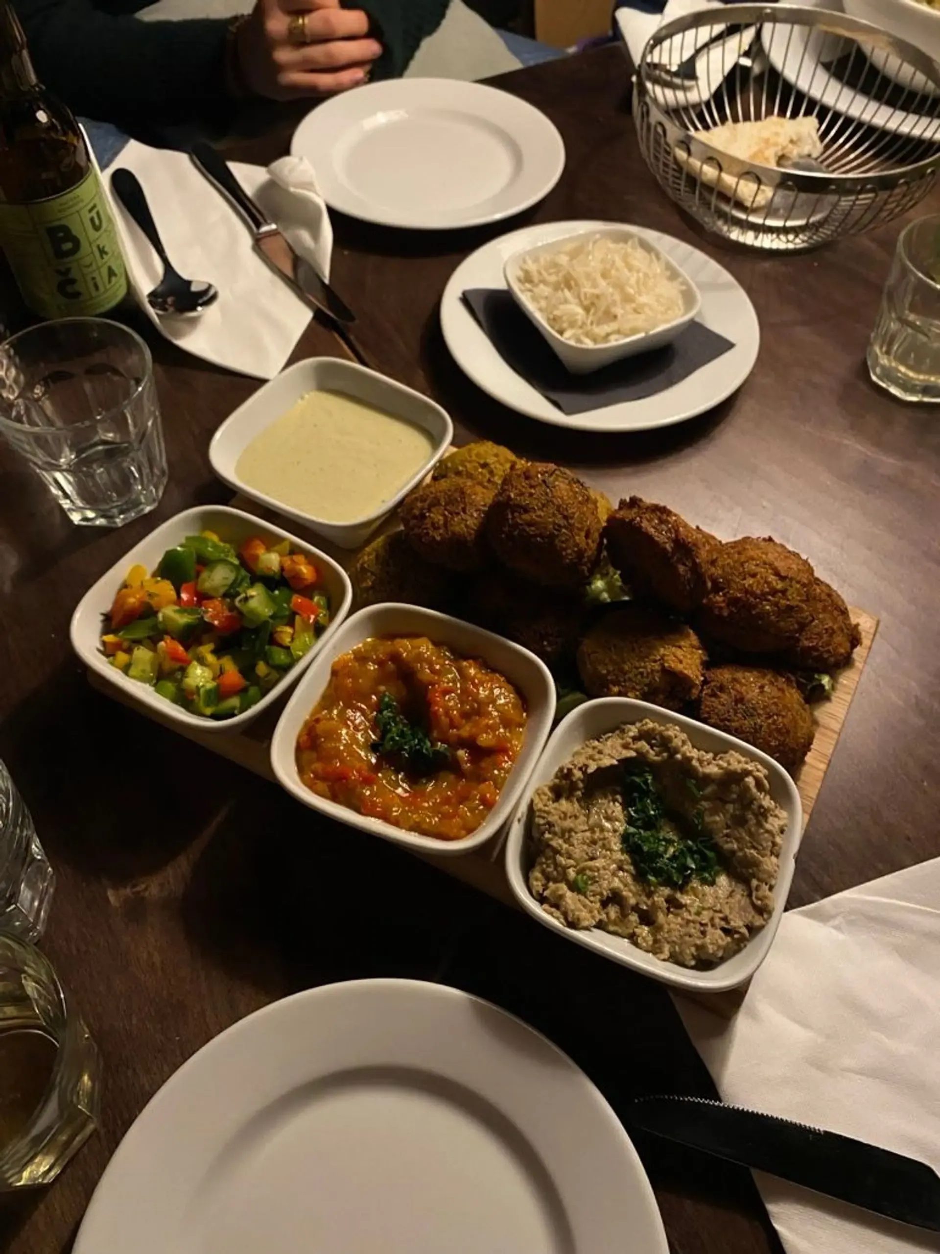 Vieni geresnių falafelių, meze galima pasirinkti pagal save tai kiekvieną kartą