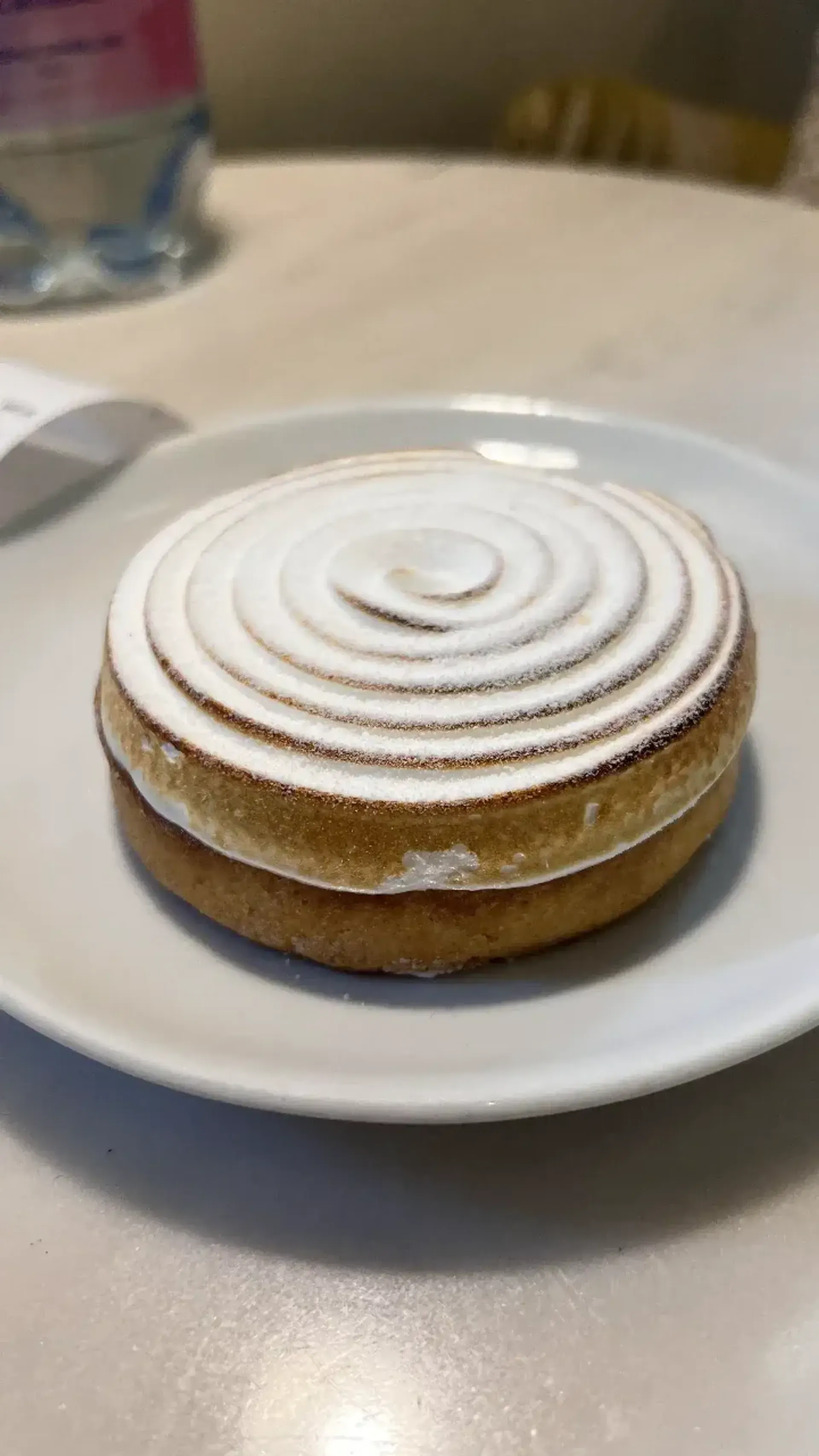 Biški rūgštu, biški saldu, sausainukas apačioje smagus, labai geras desertukas