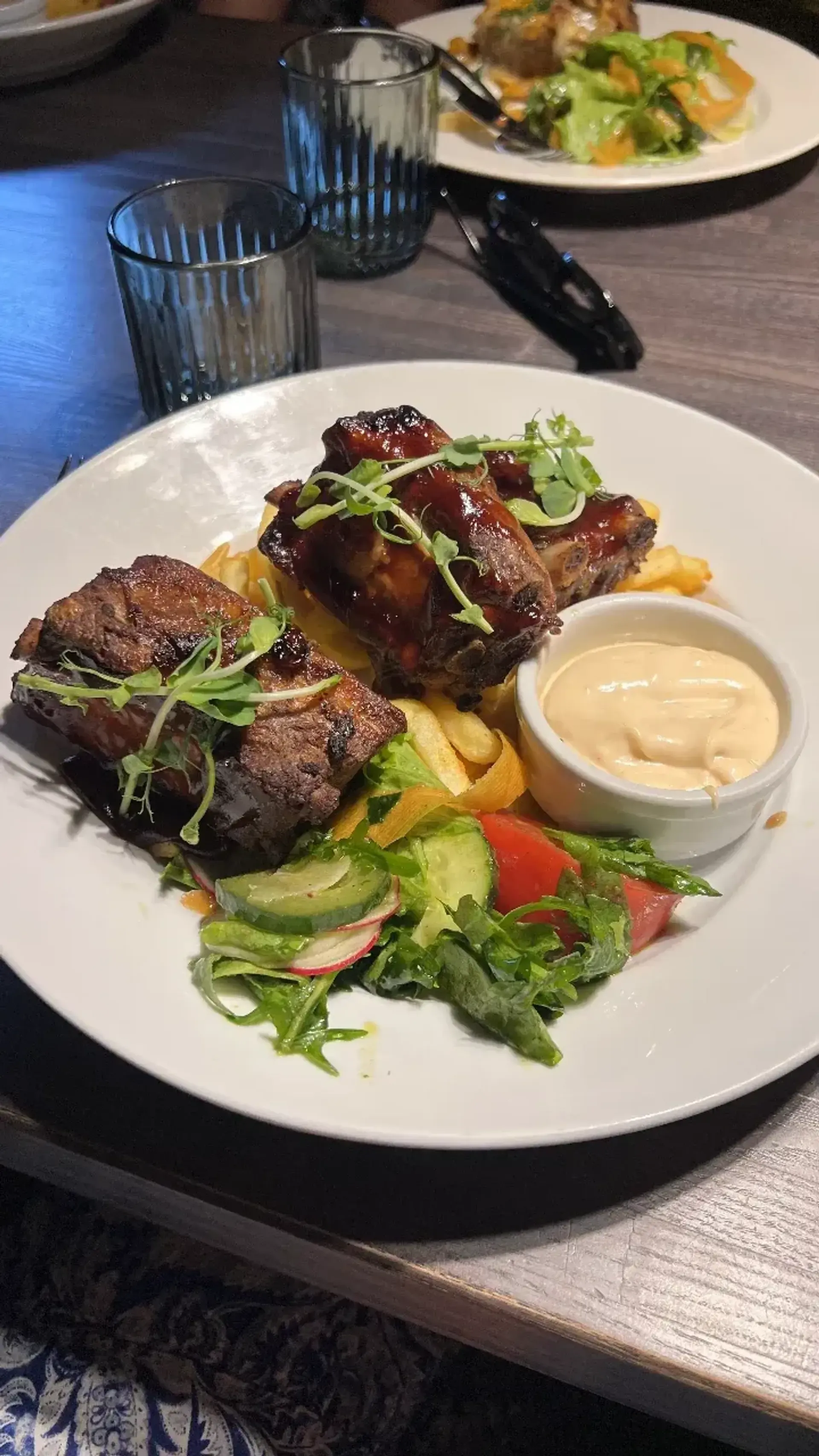 Buvo daug riebaliuko todėl ne 5, salotų mažoka, padažą ėmiau chili mayo, patiko