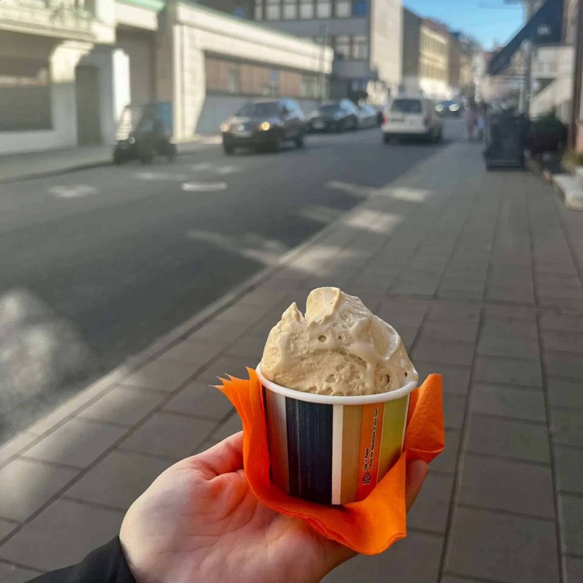 Galvojau bus baaaaisiai saldu, bet nepykino nuo saldumo vis gi. Toks karamelės i